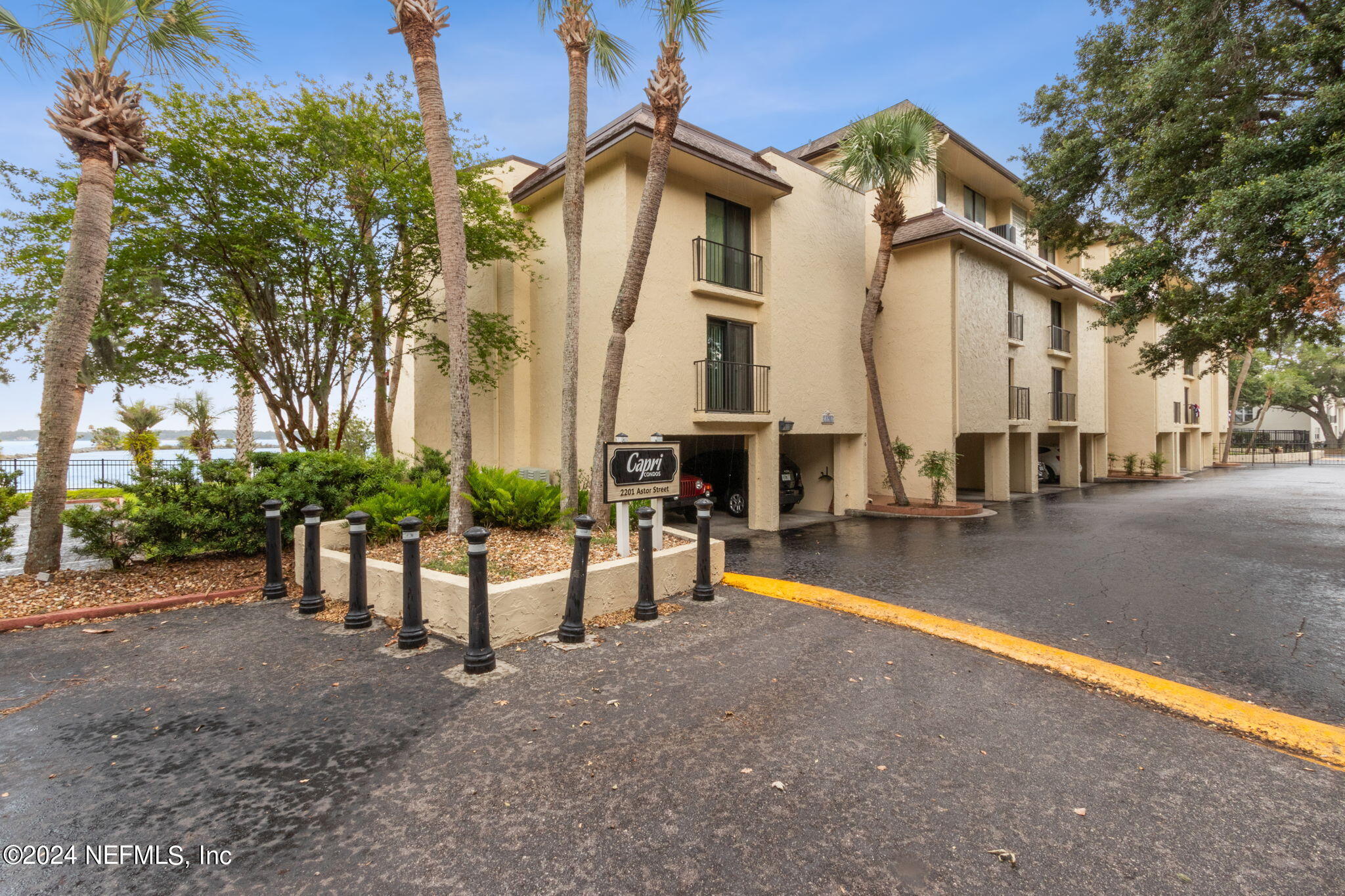 2201 ASTOR Street 11