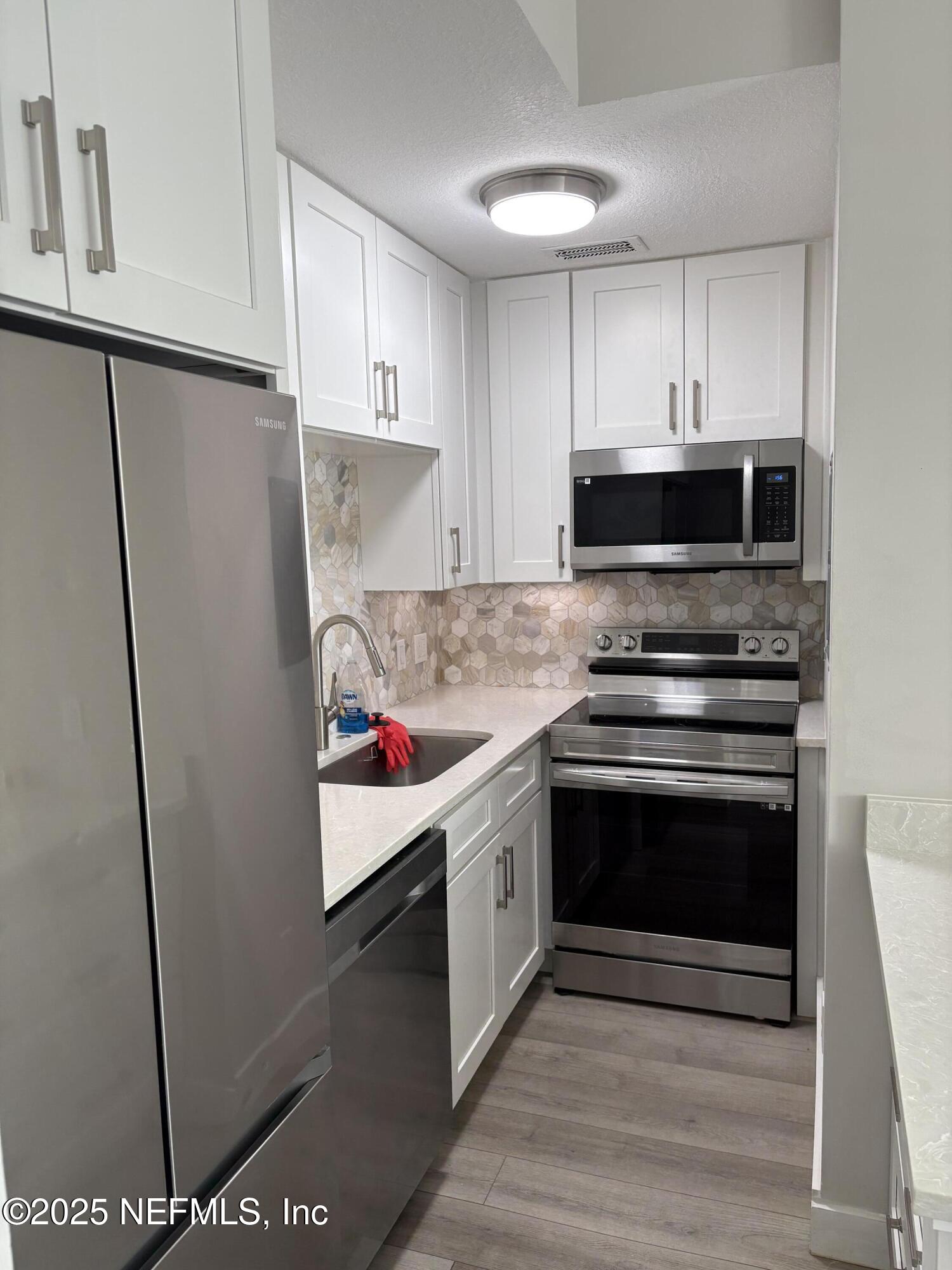 13700 N RICHMOND PARK Drive 806