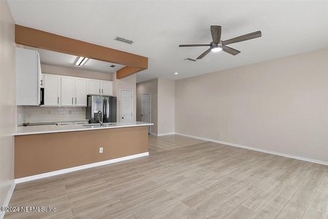 Townhouse in Jacksonville FL 5833 PARKSTONE CROSSING Drive 6.jpg