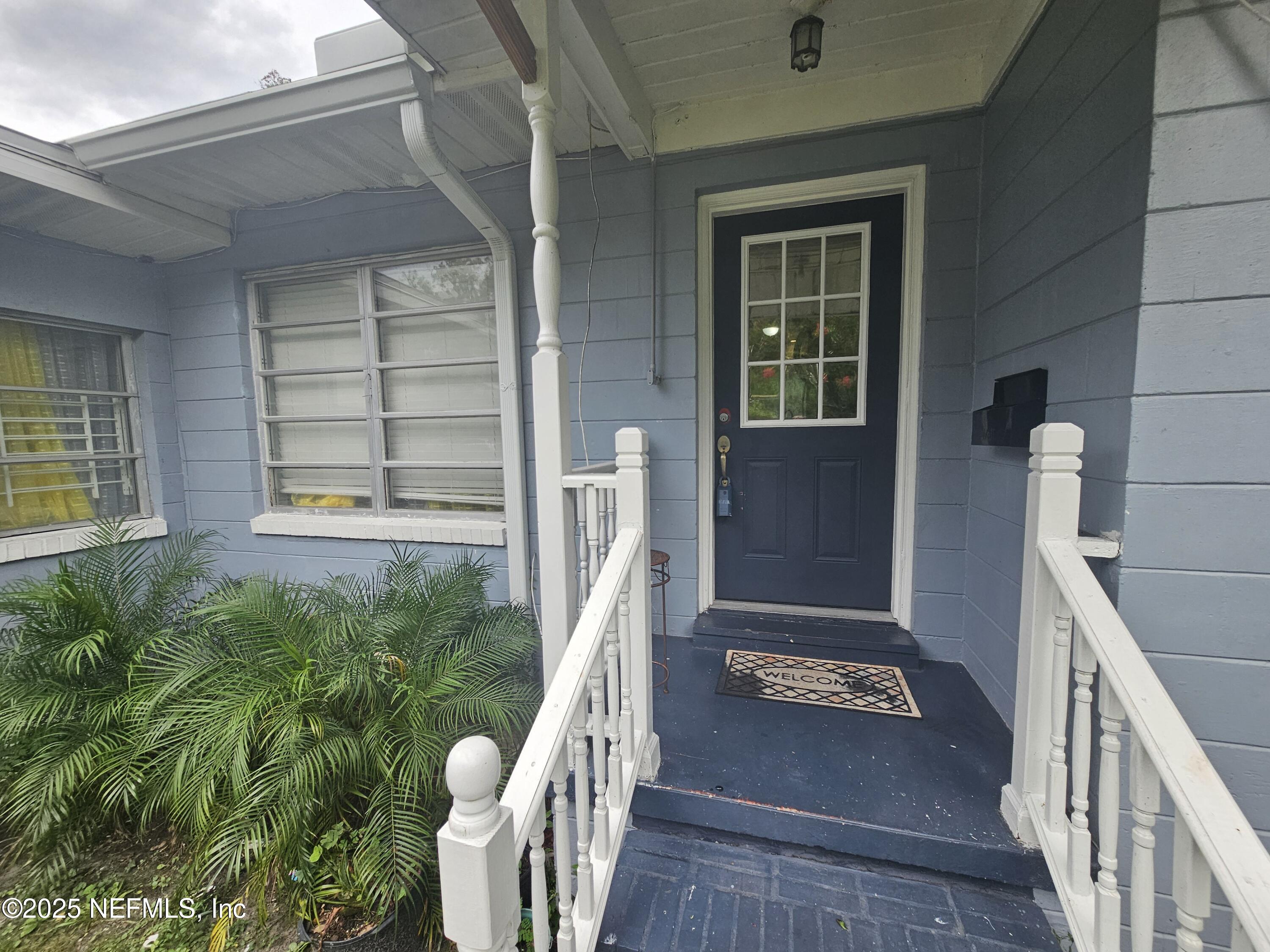 378 UNIVERSITY Boulevard N