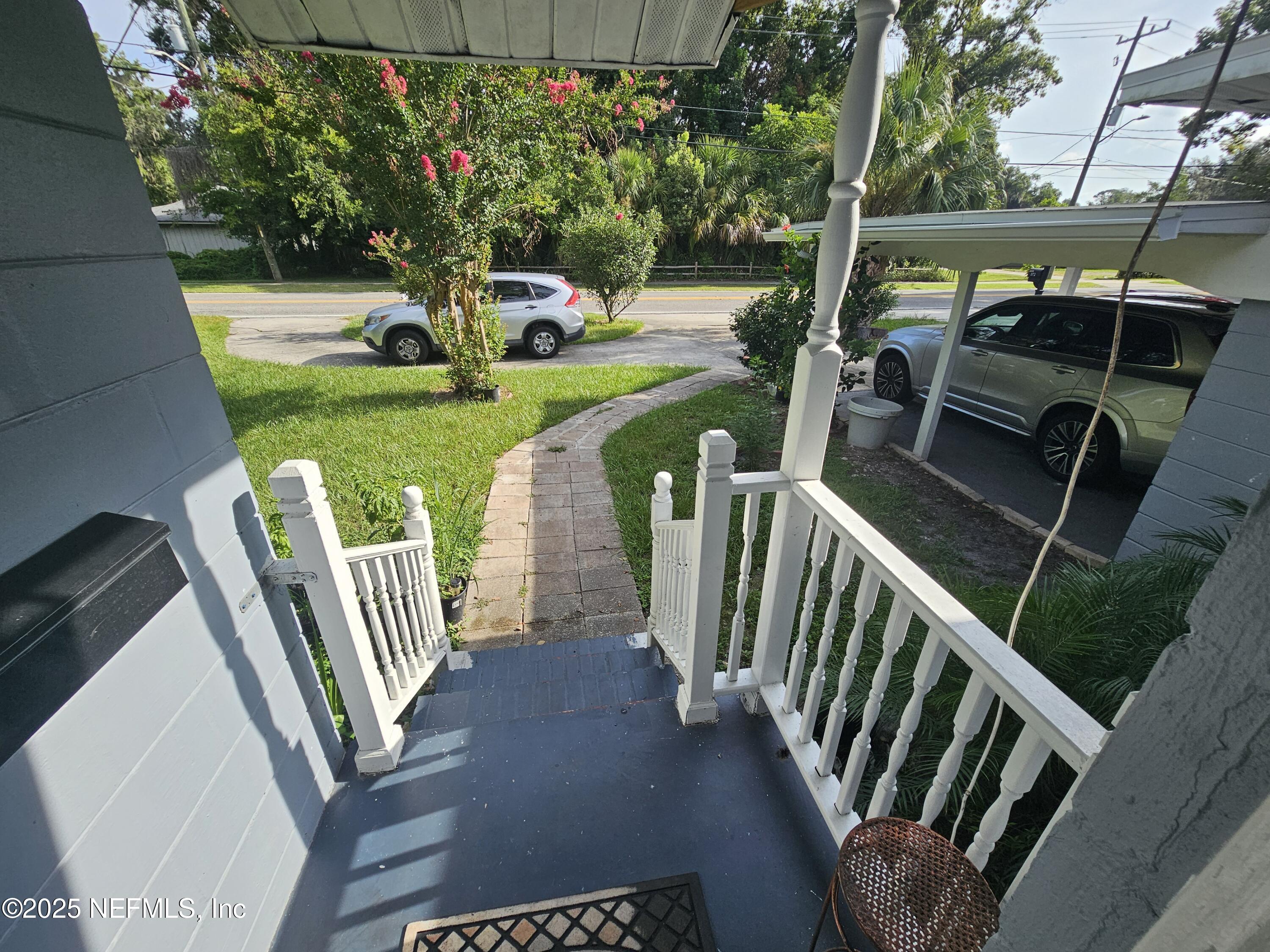 378 UNIVERSITY Boulevard N
