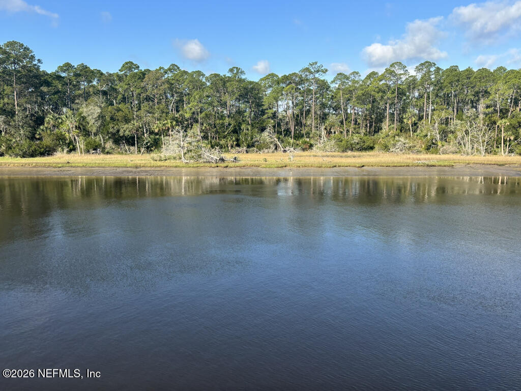 293/295 N ROSCOE Boulevard