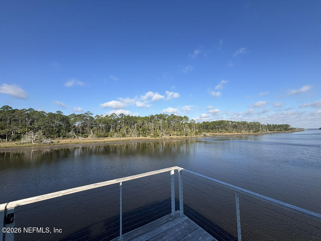 293/295 N ROSCOE Boulevard