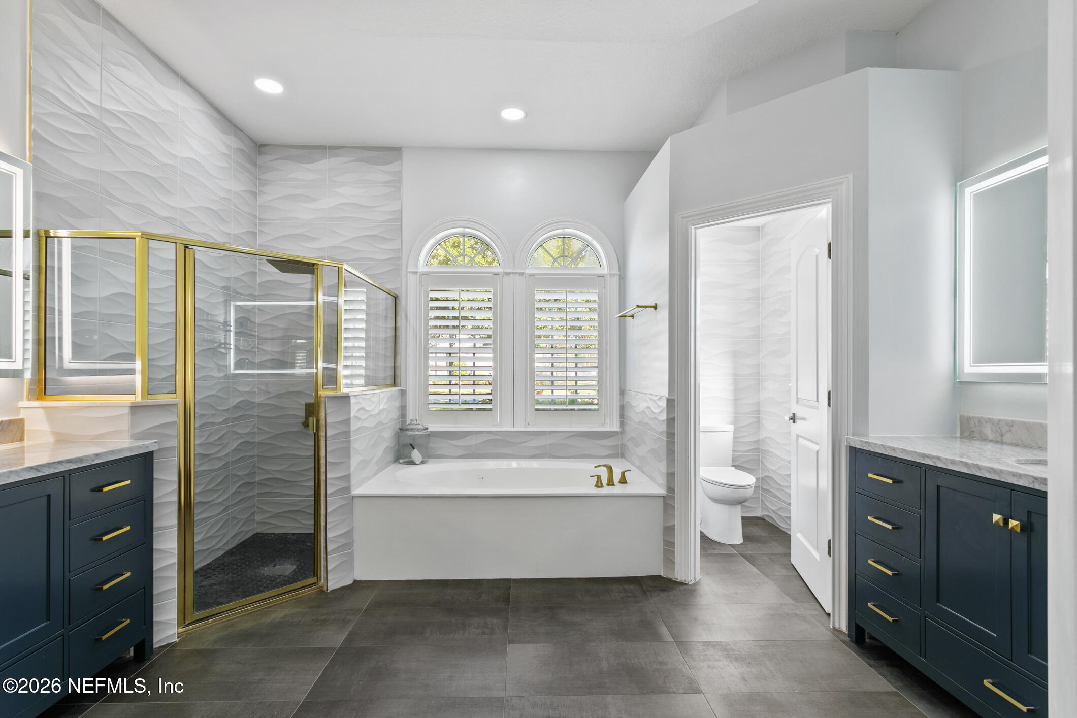 735 E DORCHESTER Drive