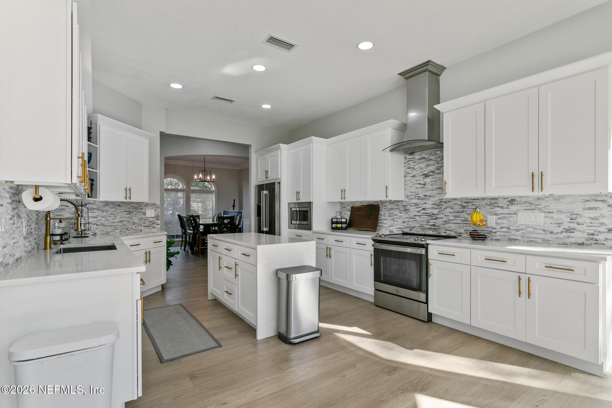 735 E DORCHESTER Drive