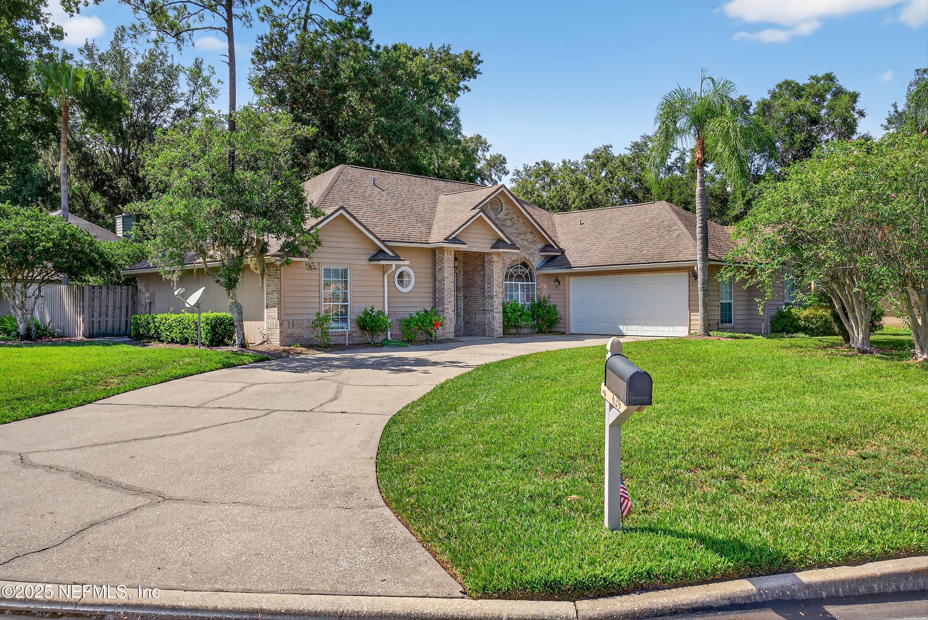 629 HUMMINGBIRD Court