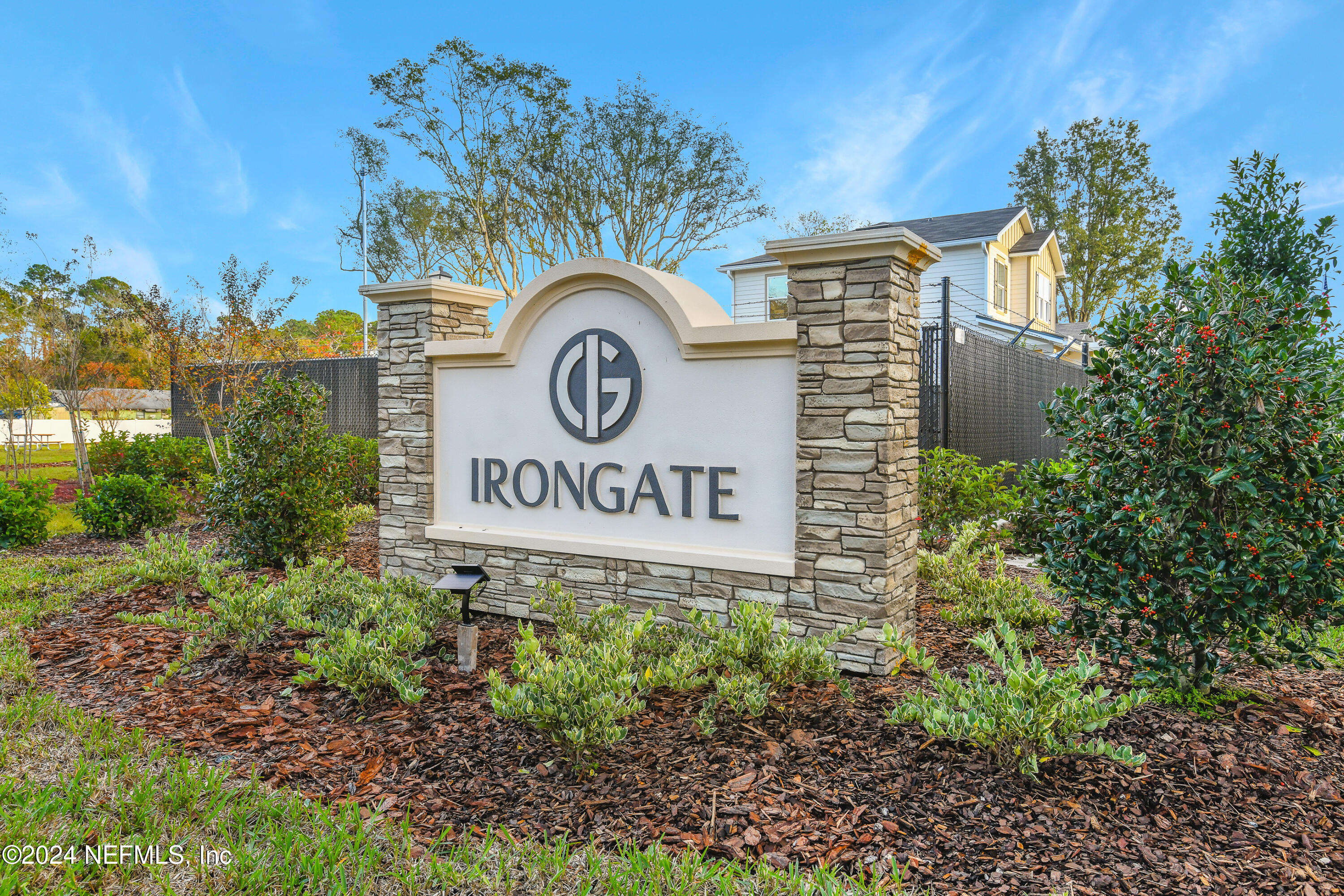 5652 TOMAHAWK LAKE Drive