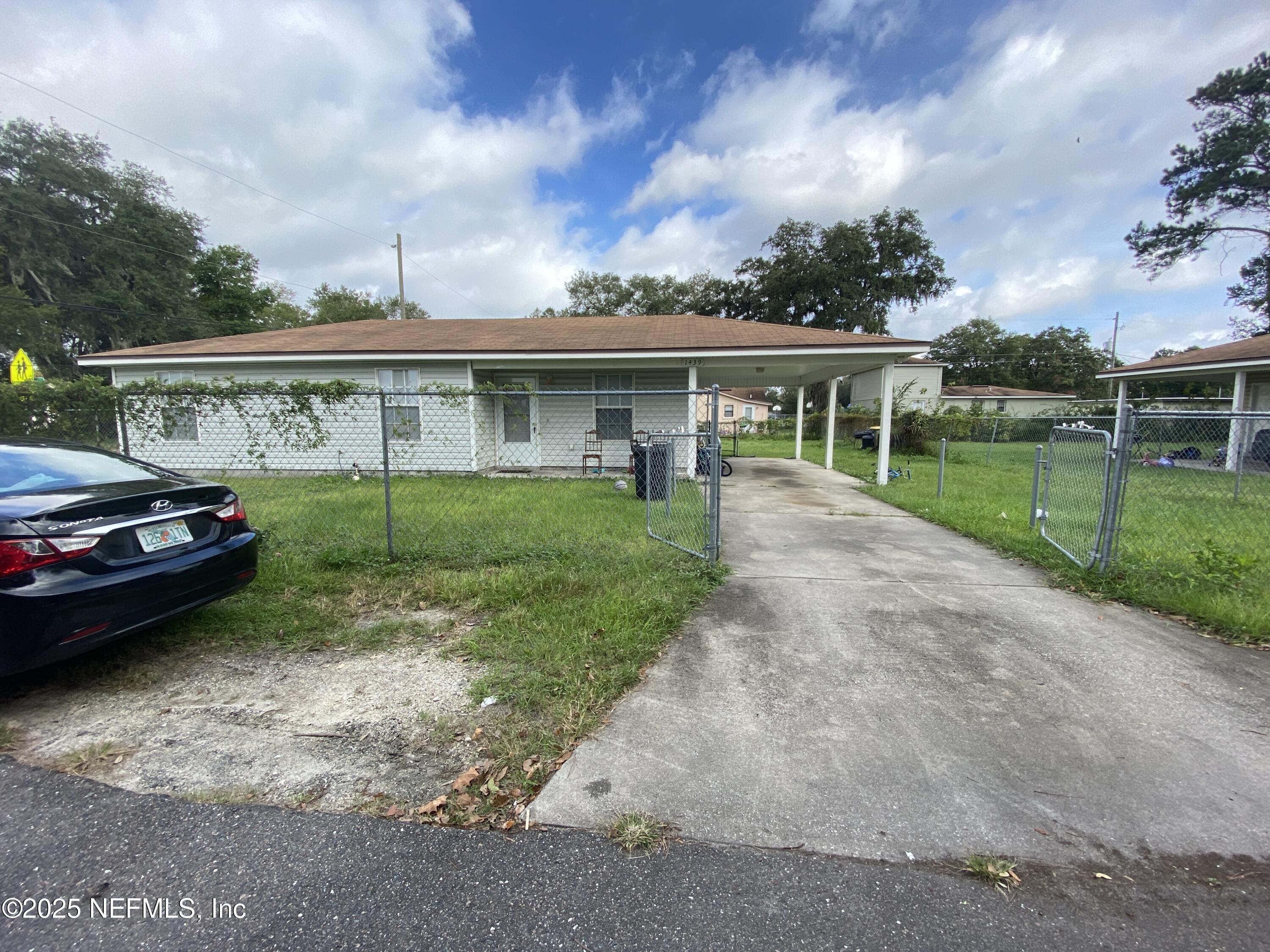 3527 PINECREST Street