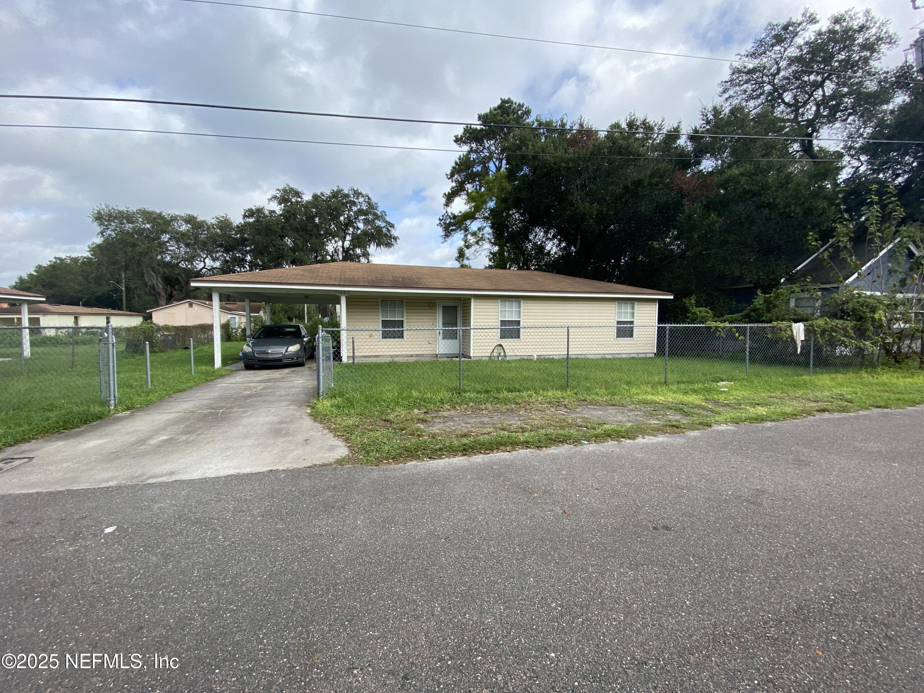 3527 PINECREST Street
