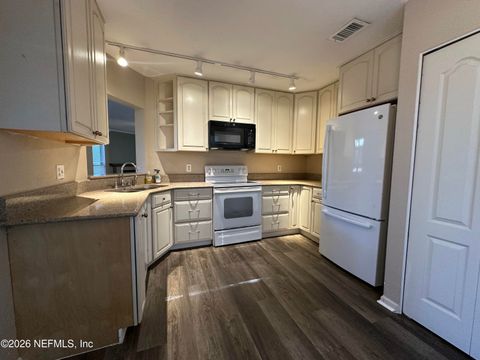 3801 CROWN POINT Road 3081 Jacksonville FL 32257