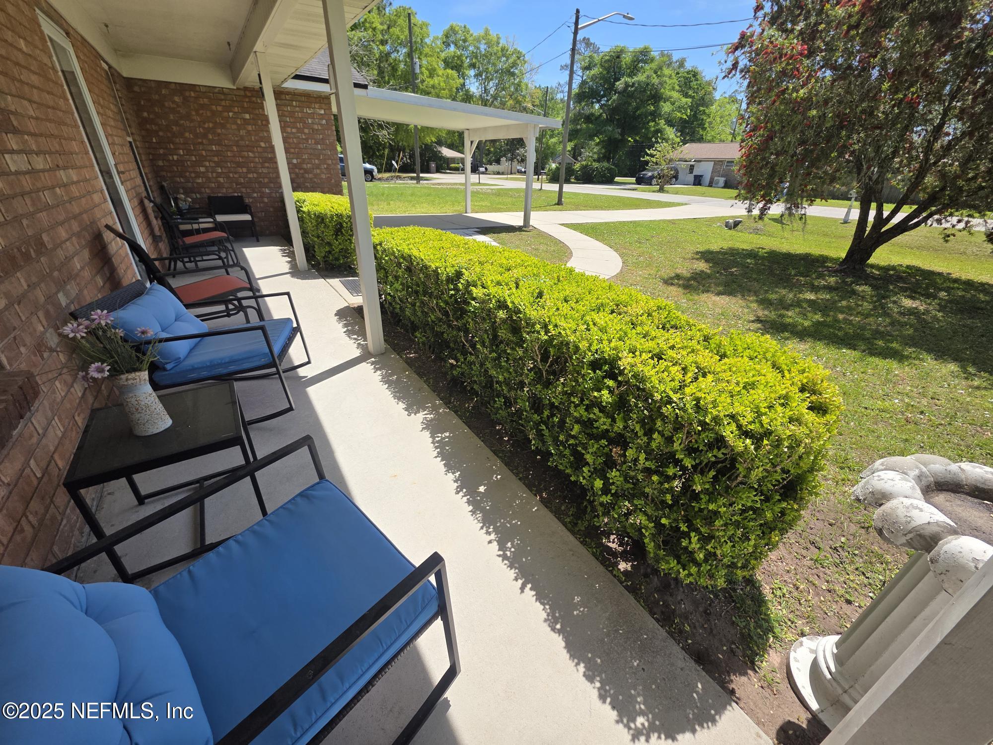 231 3RD (INCLUDES ADJACENT LOT) Street W