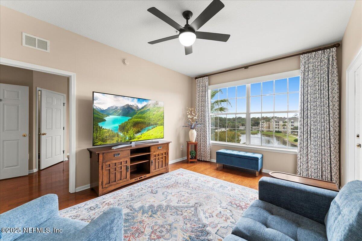 7801 POINT MEADOWS Drive 8404