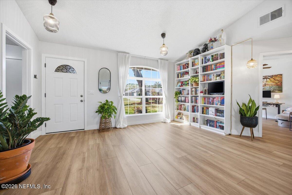 423 BAYBROOK Drive