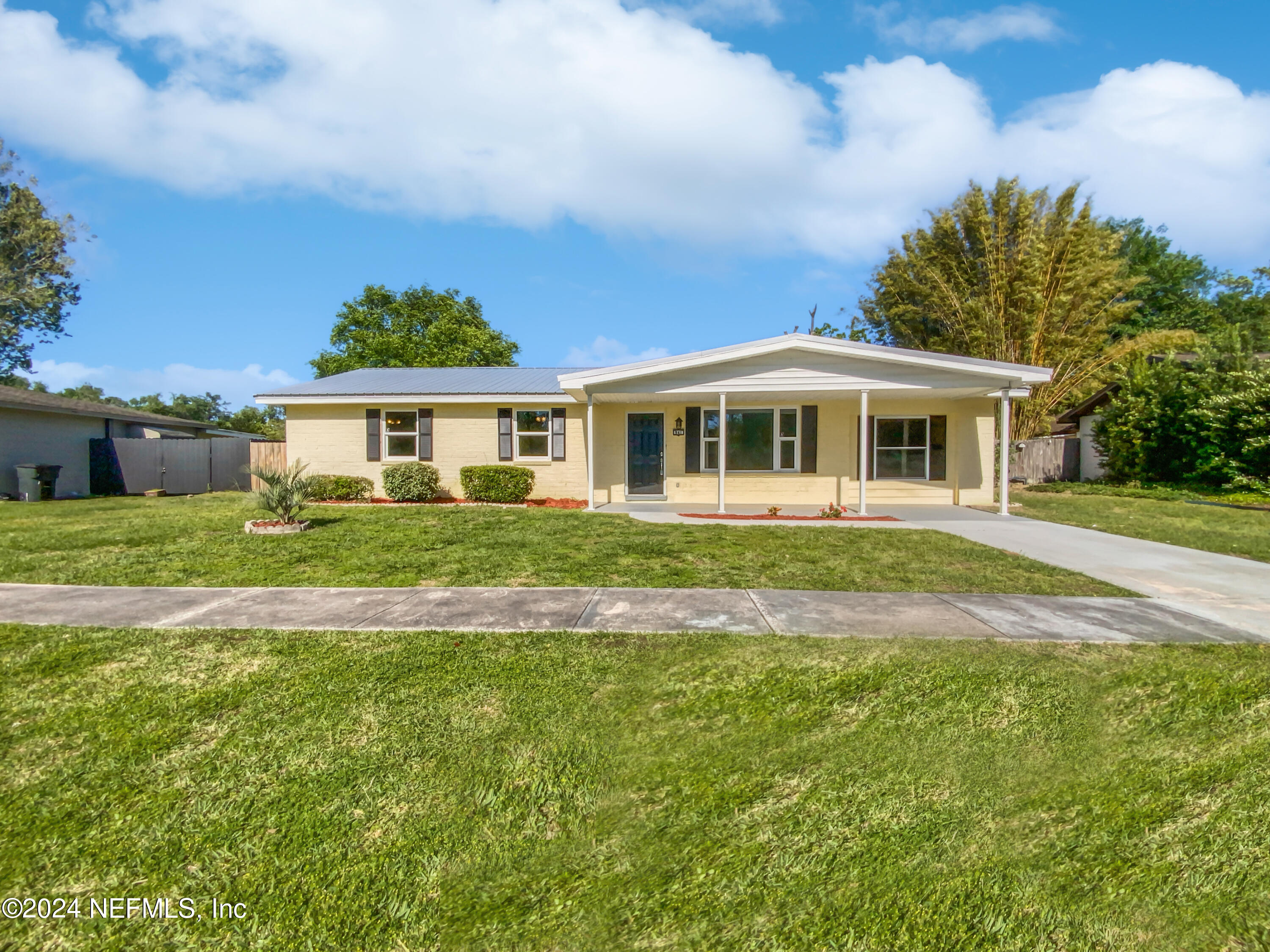 Jacksonville, FL home for sale located at 941 WINSTONIAN WAY Street, Jacksonville, FL 32221
