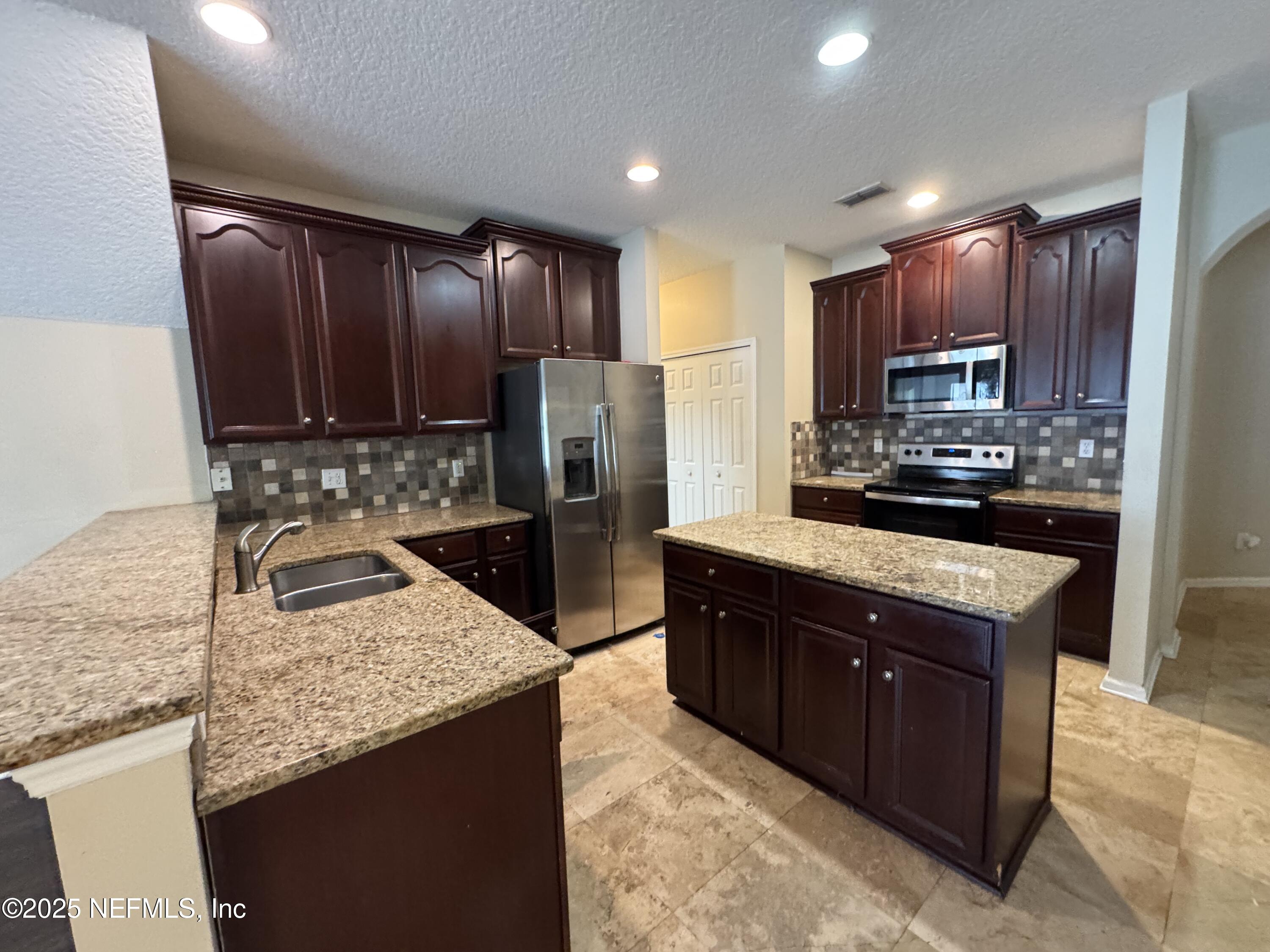 3064 WILLIAMSBURG Court