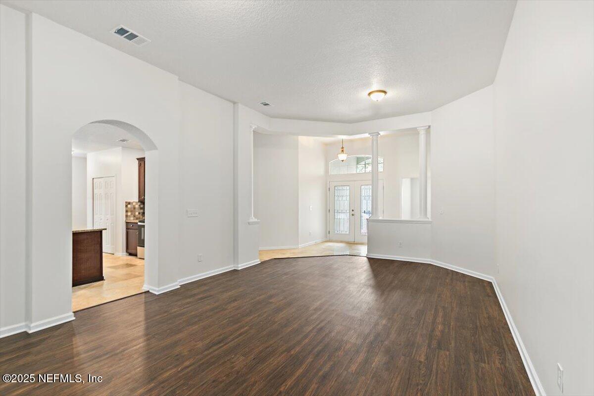 3064 WILLIAMSBURG Court