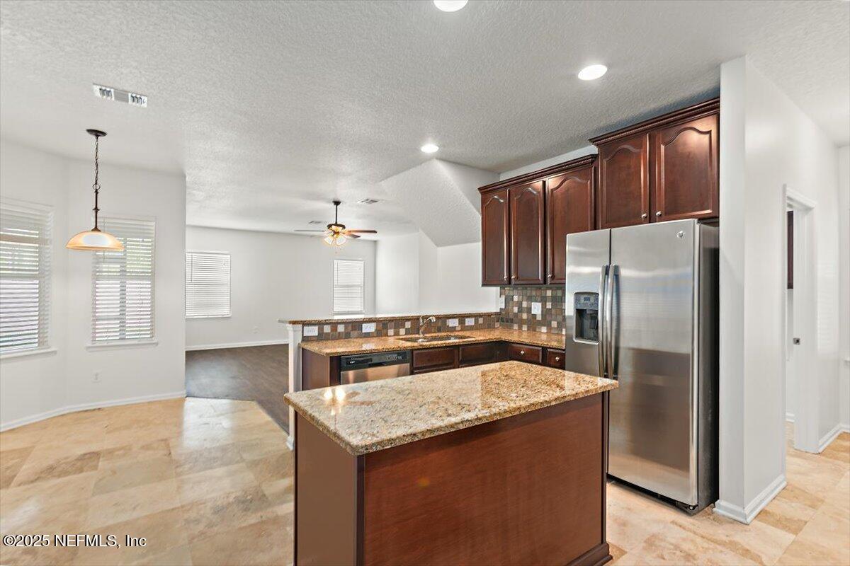 3064 WILLIAMSBURG Court