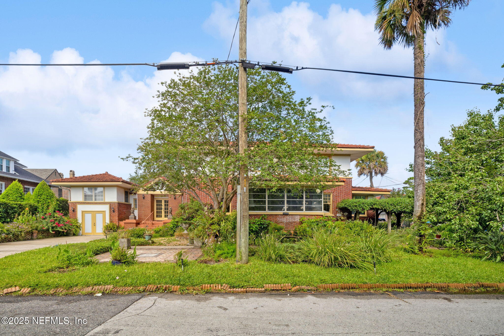 1804 COPELAND Street