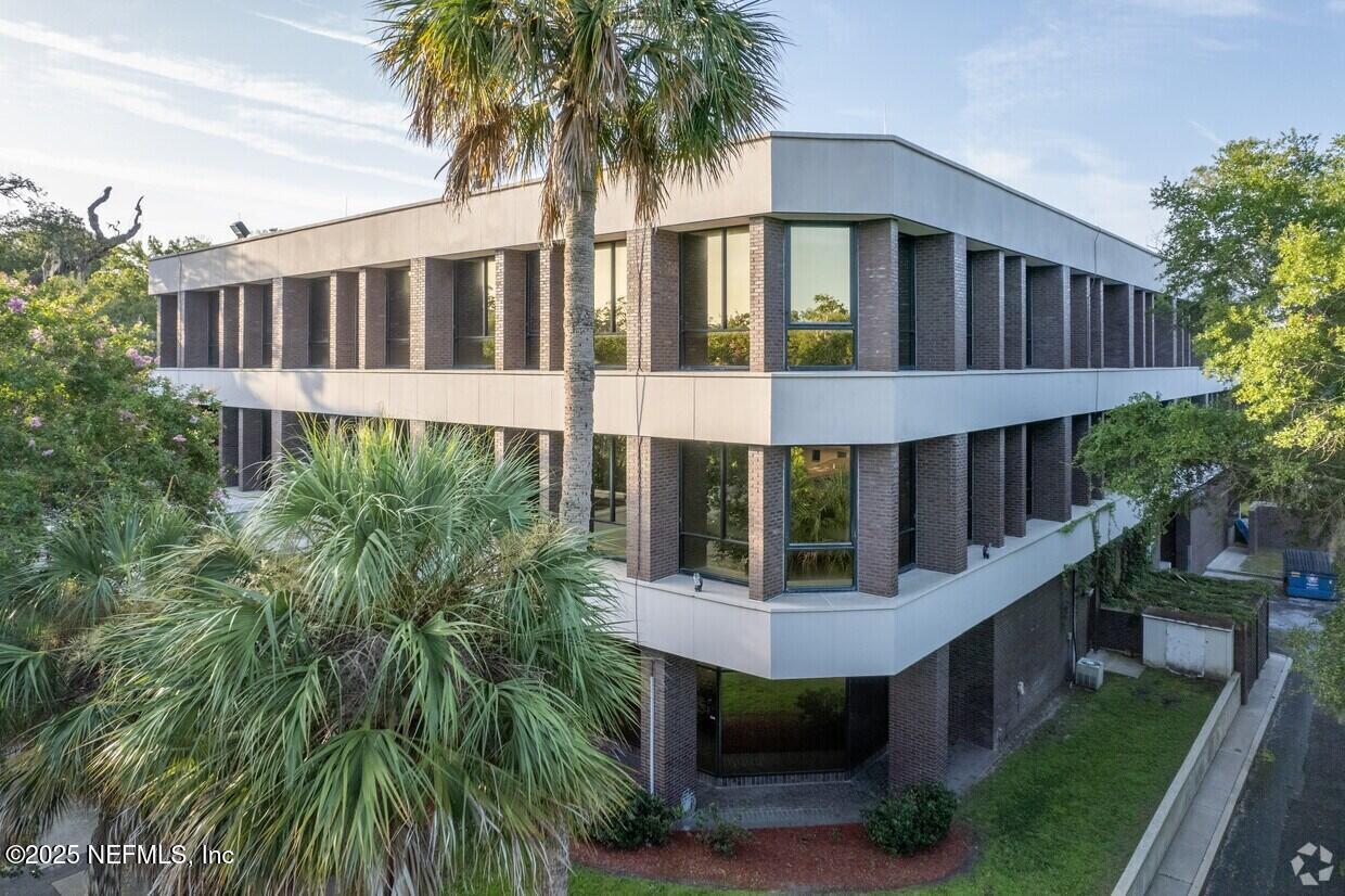 644 CESERY Boulevard 350