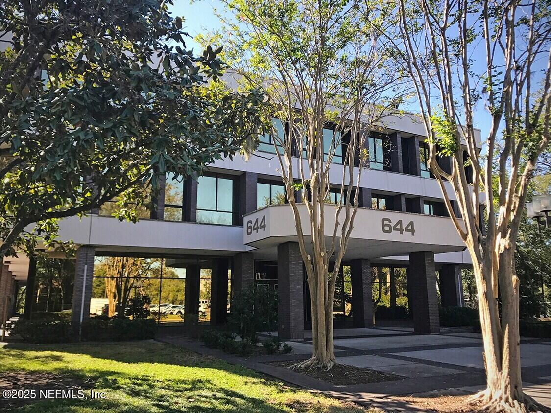 644 CESERY Boulevard 350