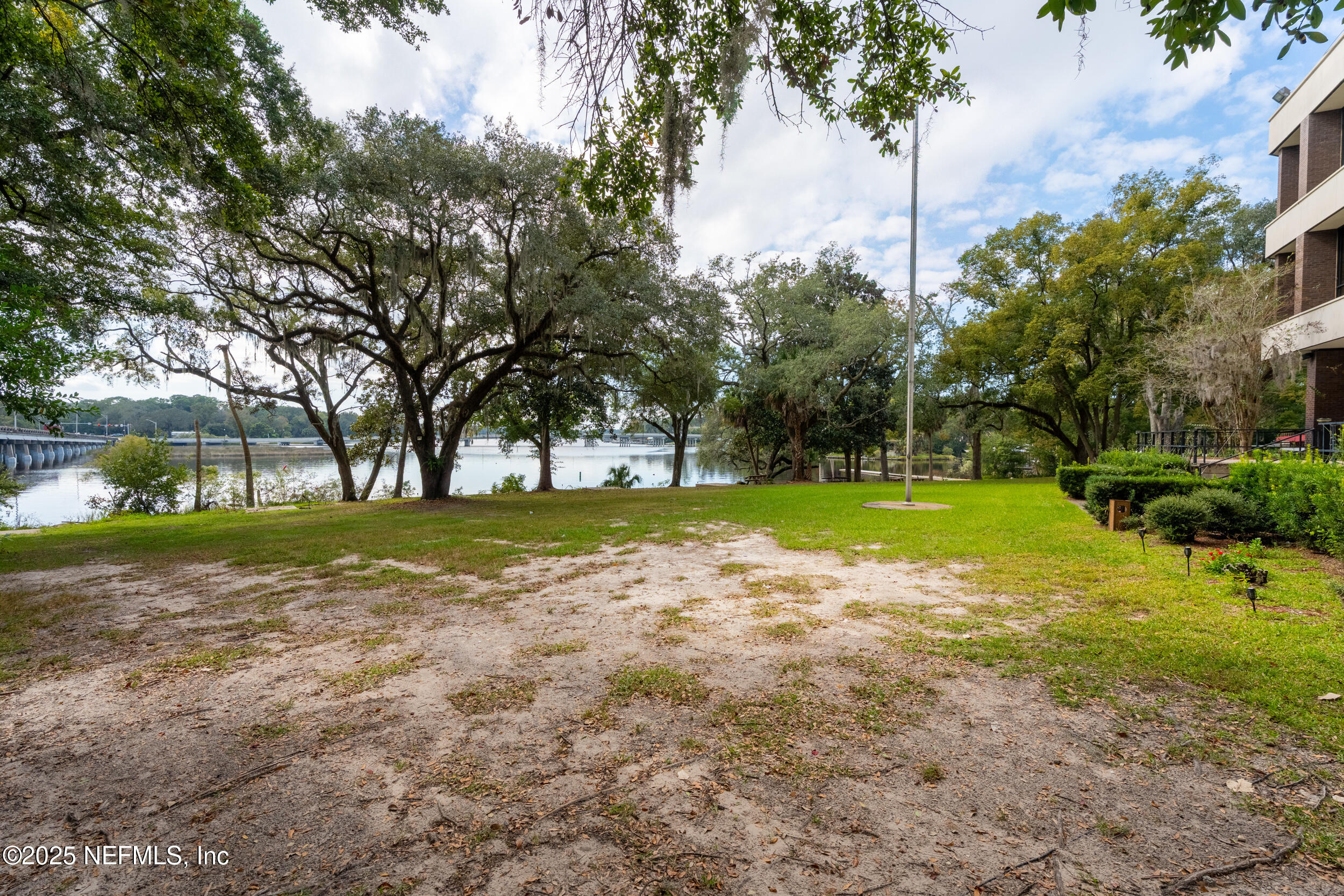 644 CESERY Boulevard