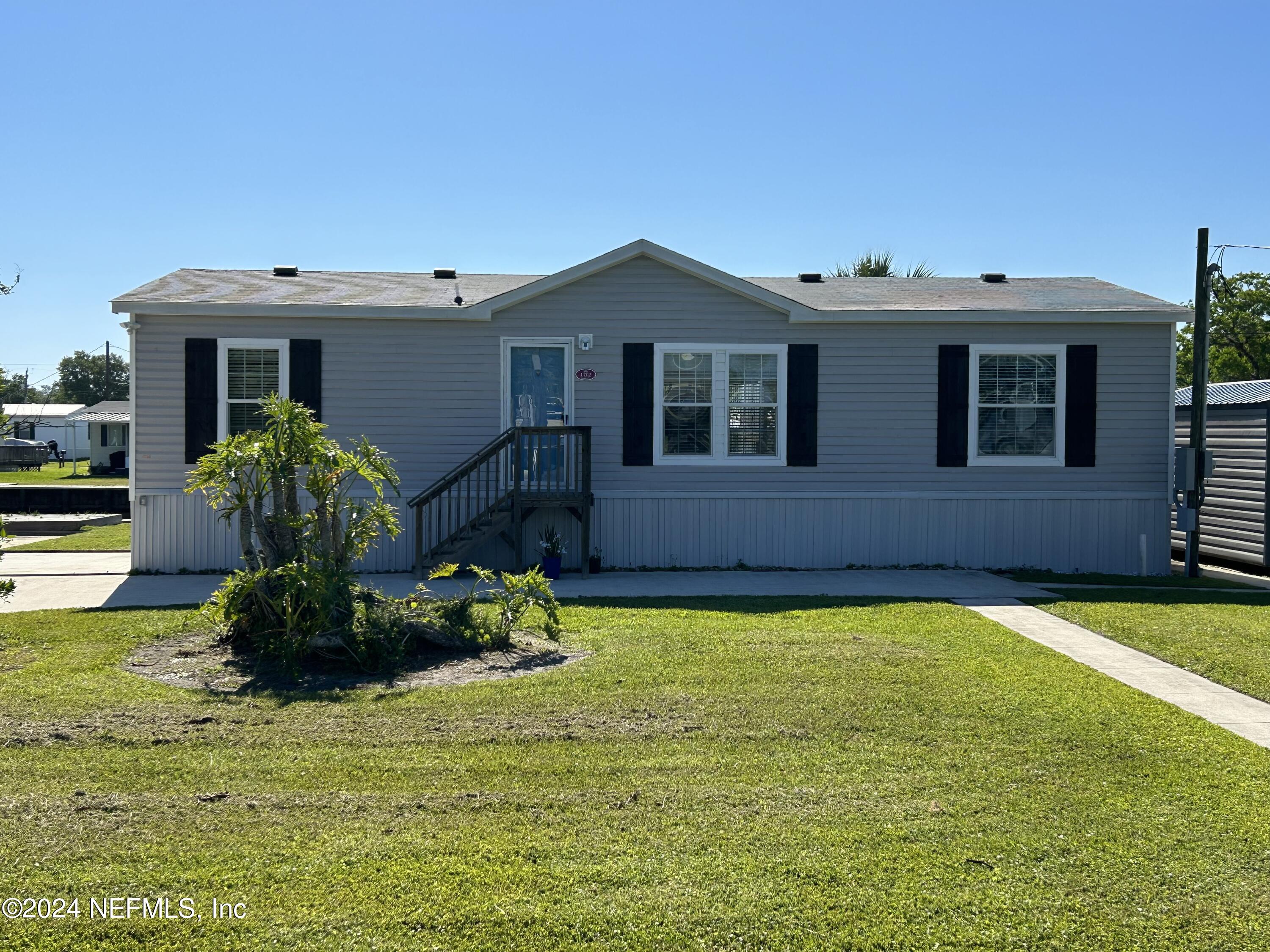 Welaka, FL home for sale located at 152 Moonlite Drive, Welaka, FL 32193