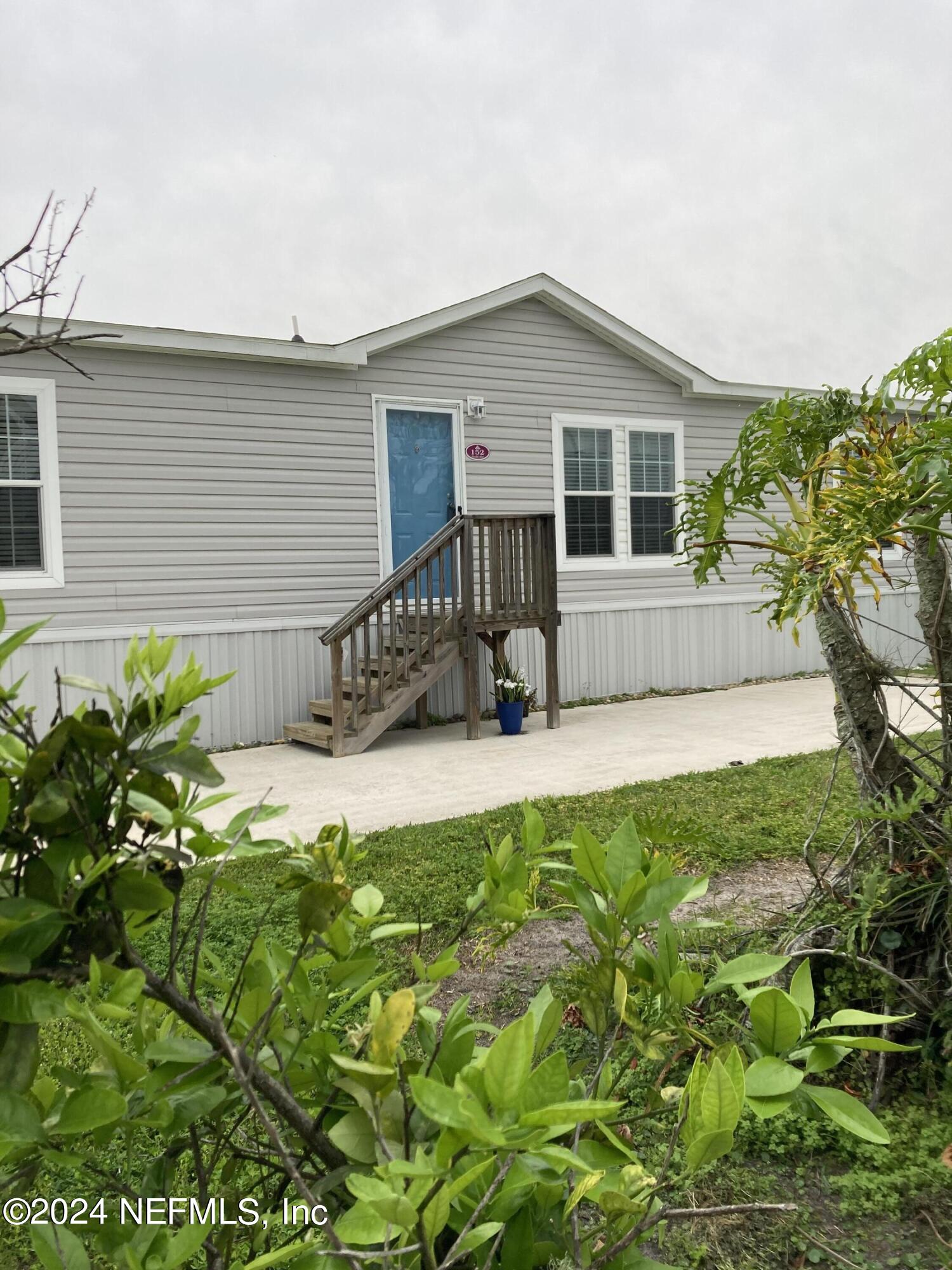 Welaka, FL home for sale located at 152 MOONLITE Drive, Welaka, FL 32193