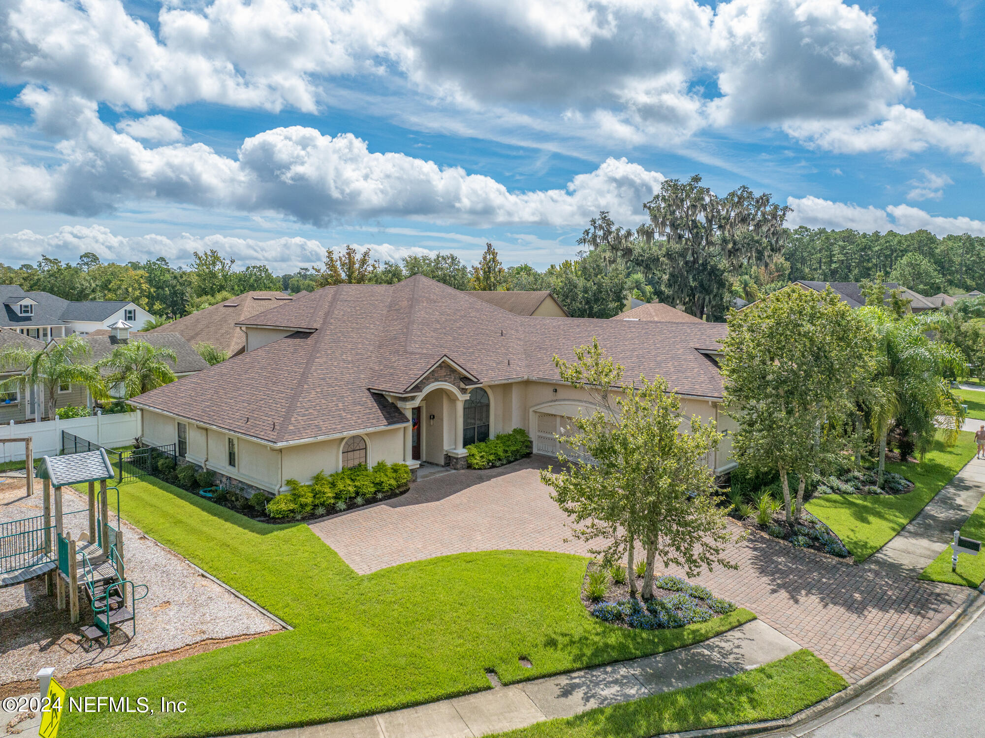 1613 FAIRWAY RIDGE Drive