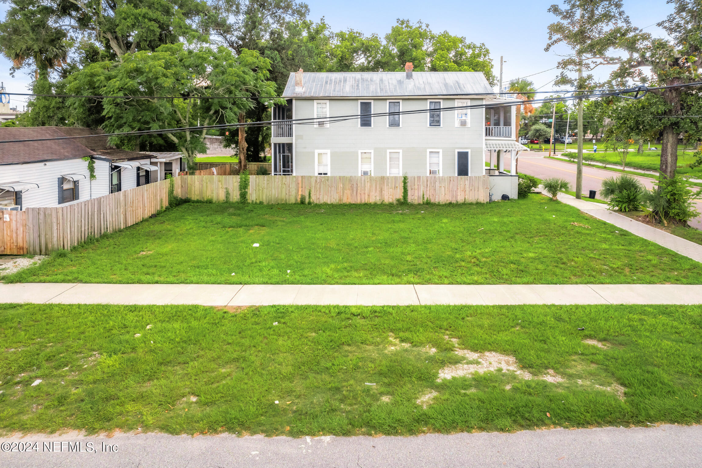 421 N WASHINGTON Street