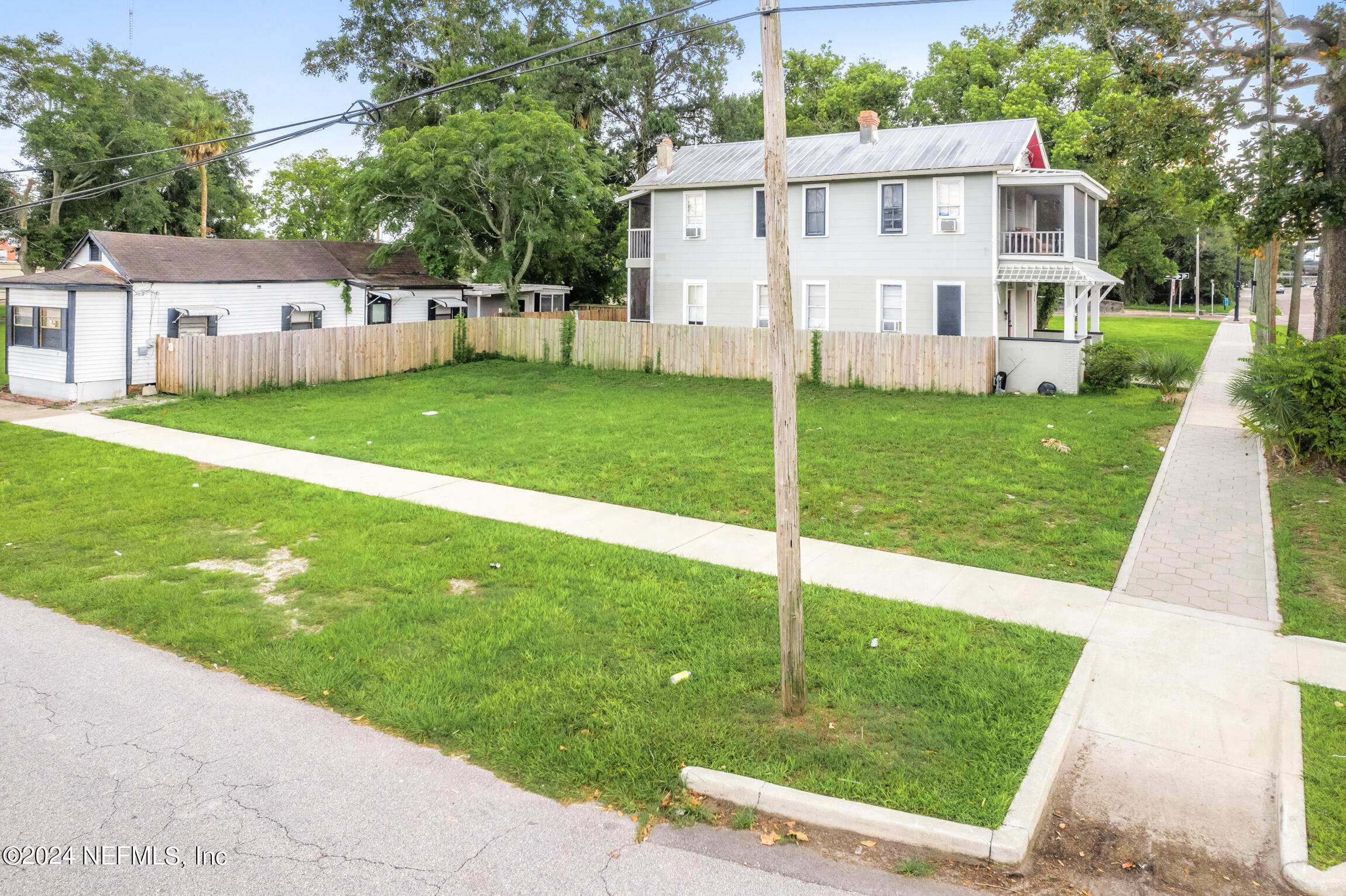 421 N WASHINGTON Street