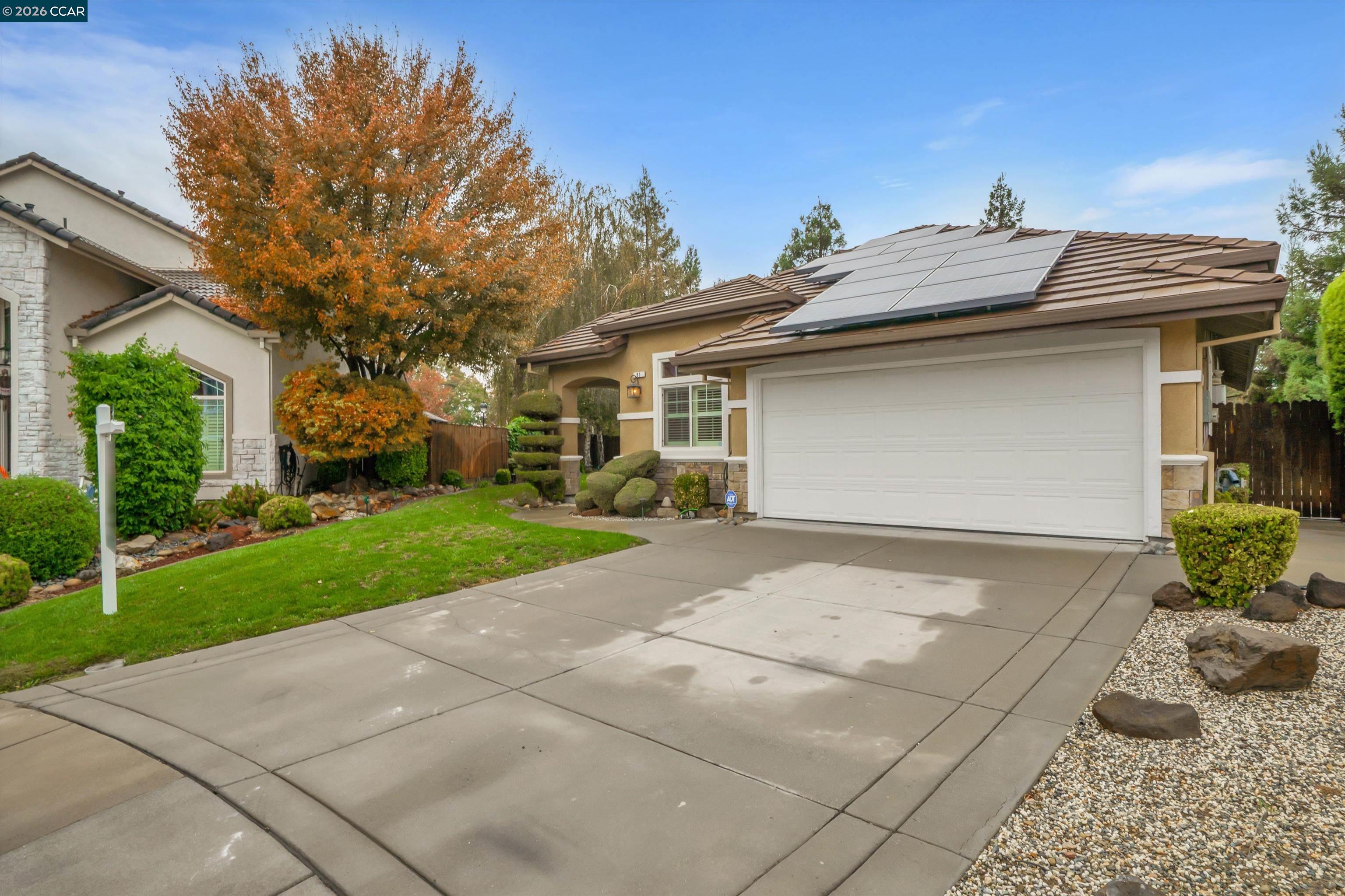 93 Pebble Ct