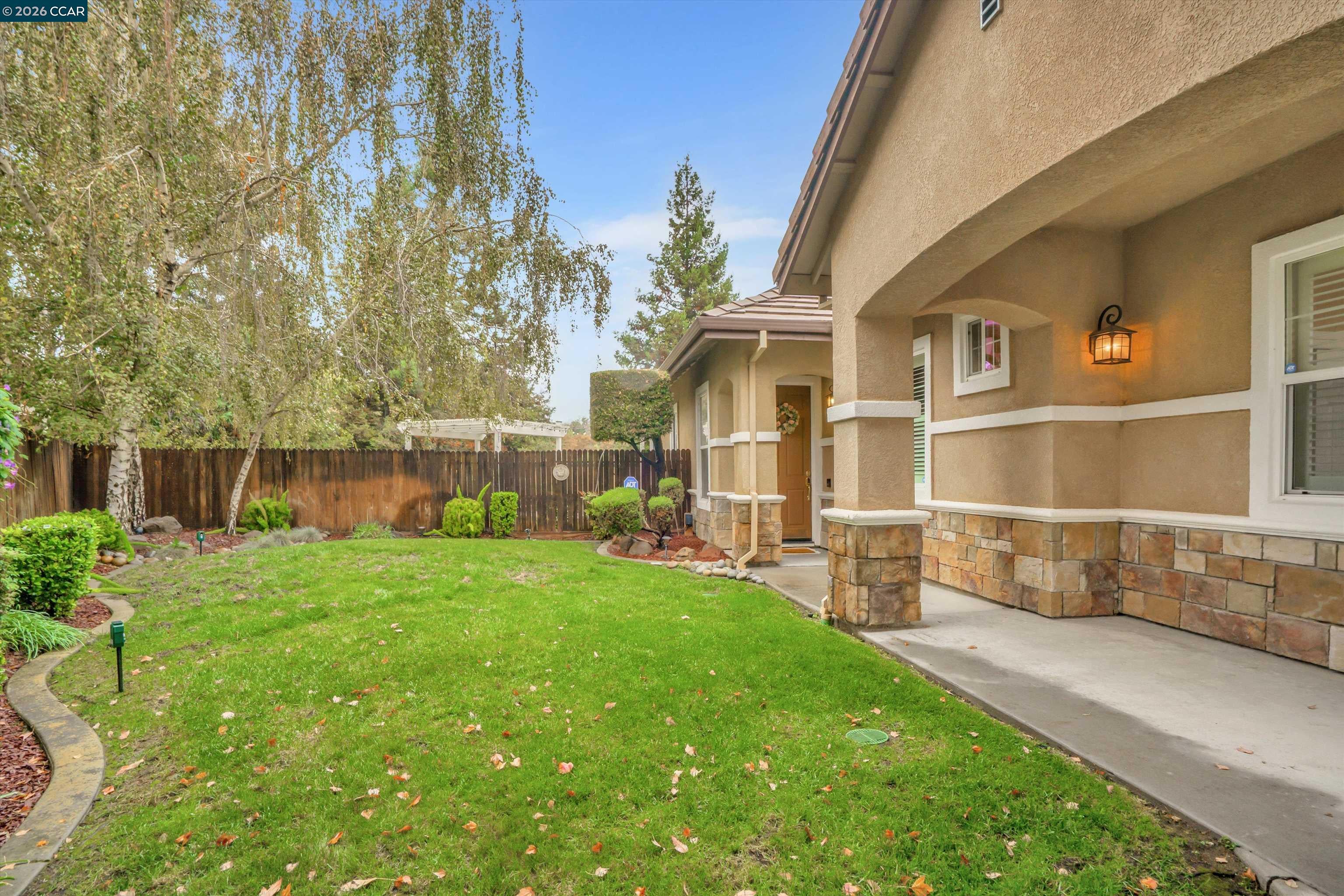 93 Pebble Ct