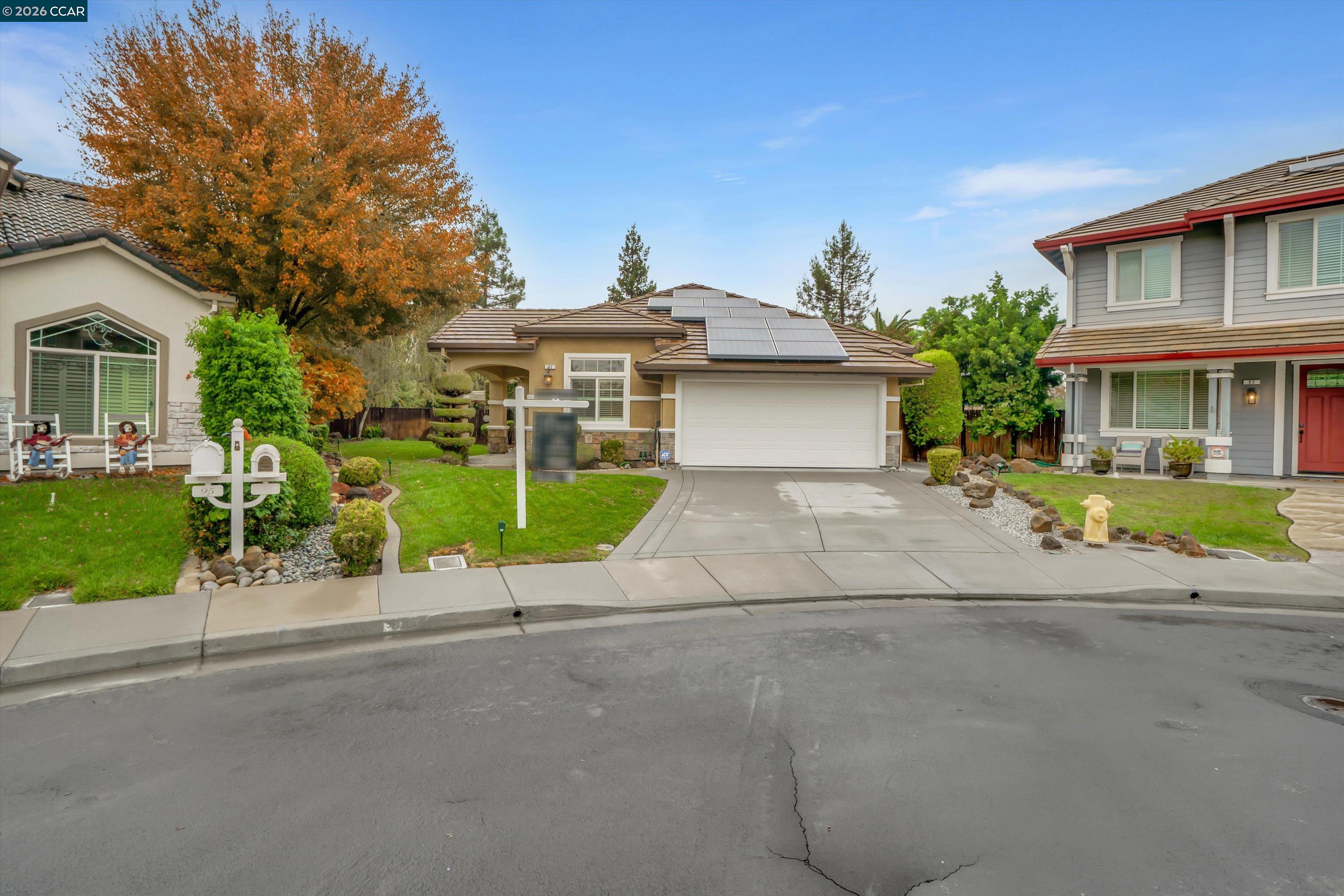 93 Pebble Ct