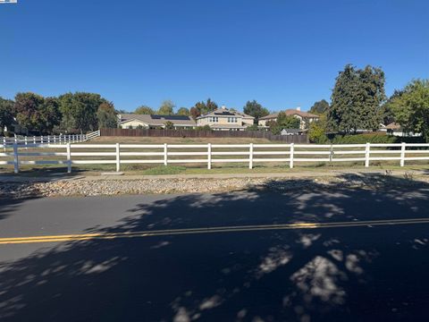 1308 Creek Trail Dr. Pleasanton CA 94566