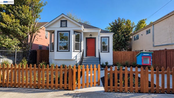 10762 PIPPIN ST, OAKLAND, CA 94603 - Image 0cdbd252bfc38b35e2d7d84b59ec2a8a/1454402862