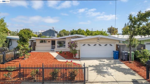 27500 La Porte Ave, Hayward, CA 94545 - #: 41138896