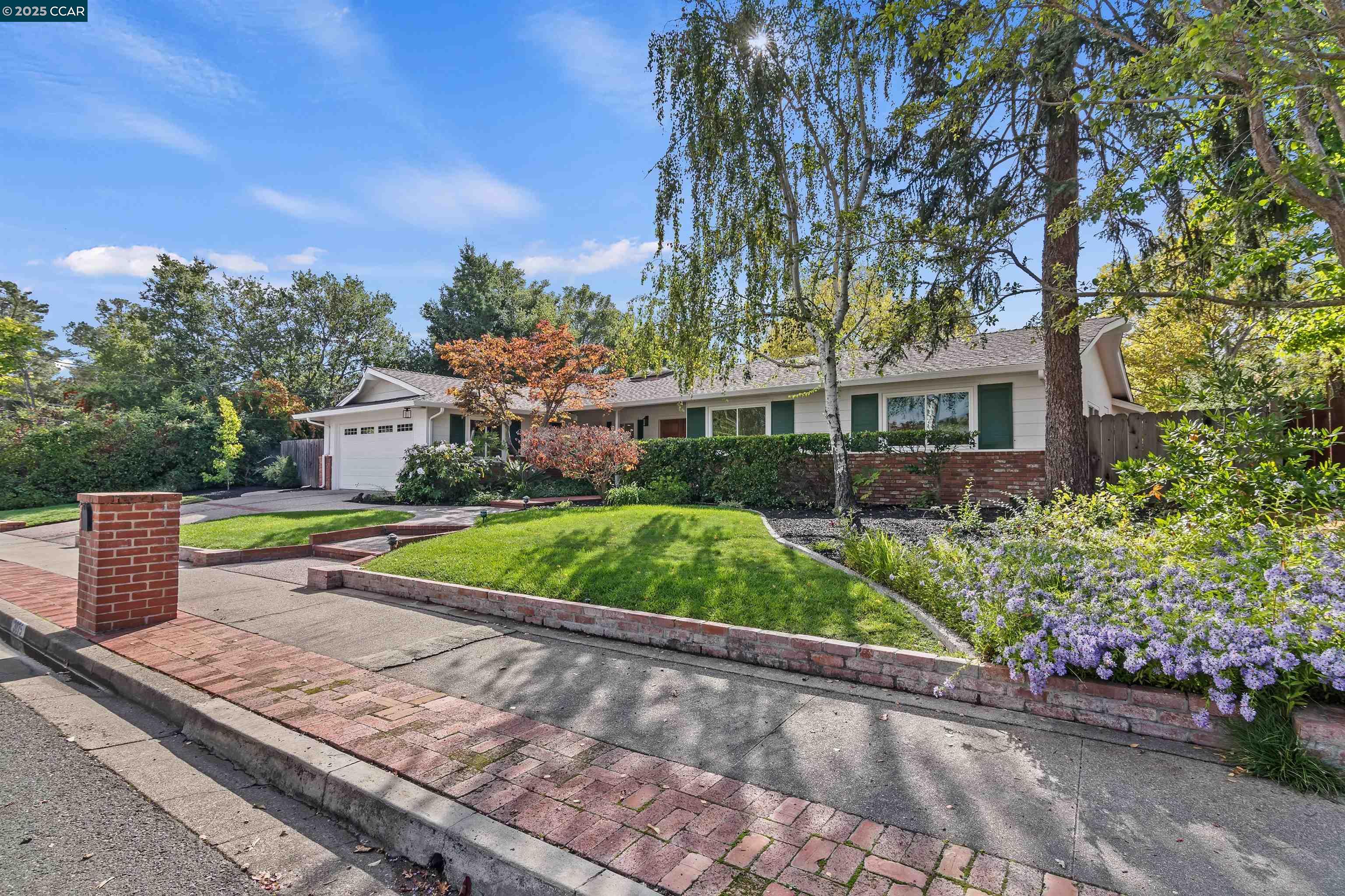 3075 Sweetbrier Cir