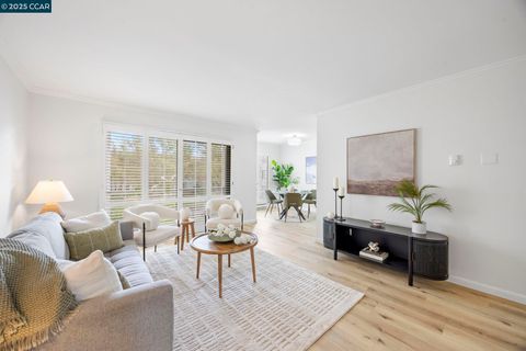 4 Commodore Drive Unit D335, Emeryville, CA 94608 - #: 41118067