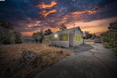 1830 South Ave, Sacramento, CA 95838 - #: 41107458