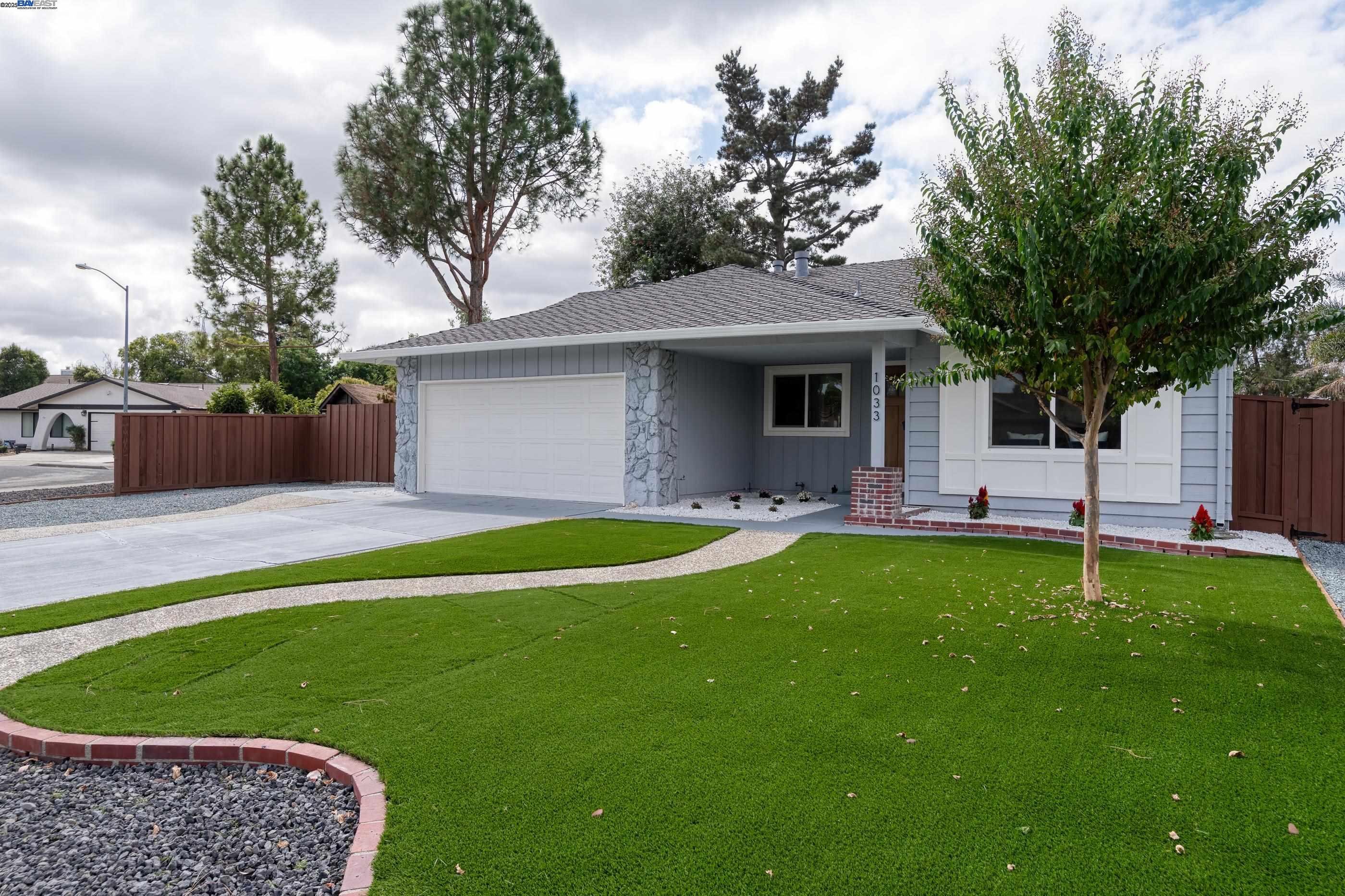 1033 Plumas Ct.