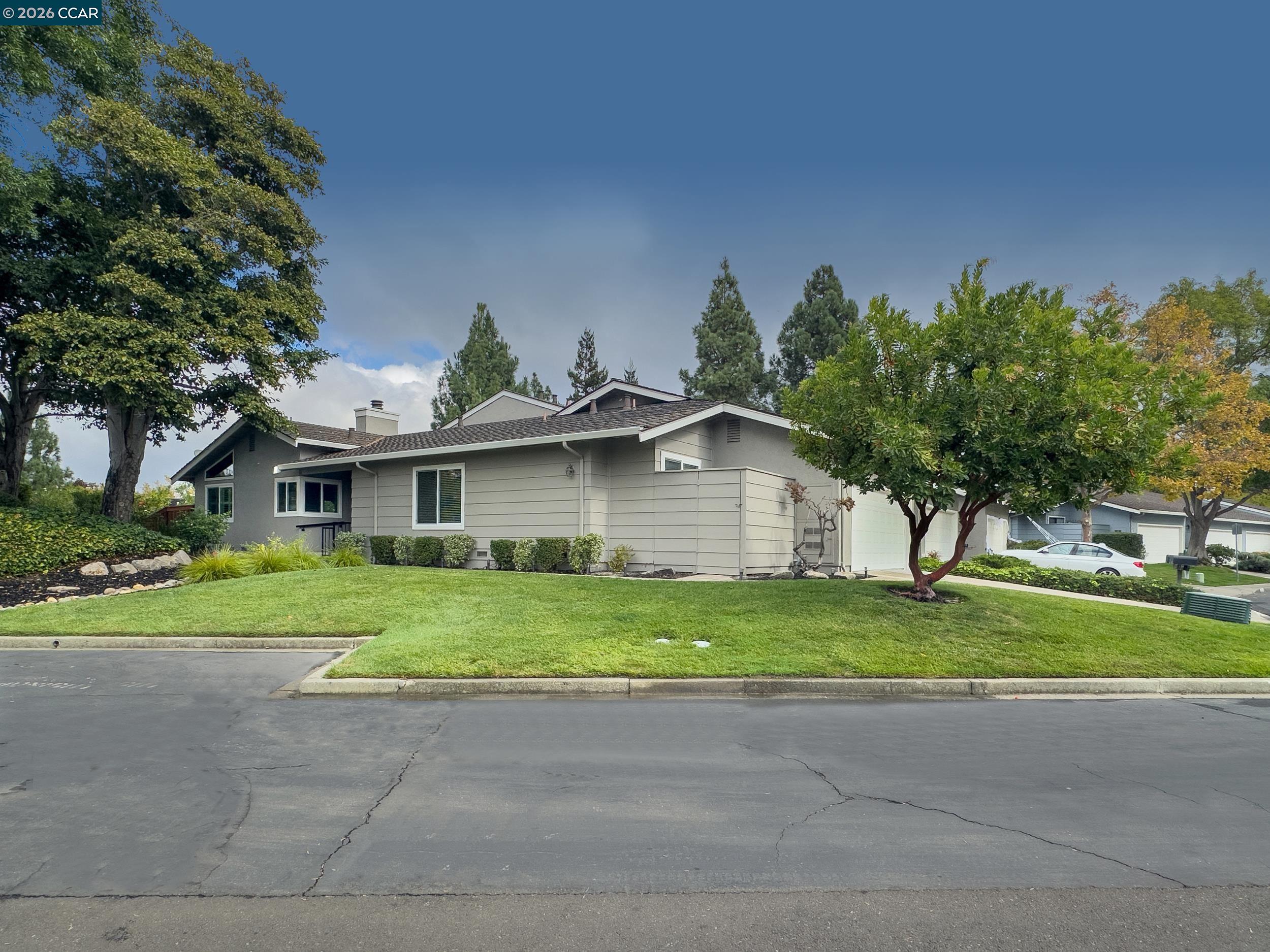 2124 Oneida Cir