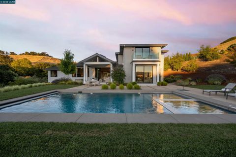 11 Lucas Ranch Ct Lafayette CA 94549