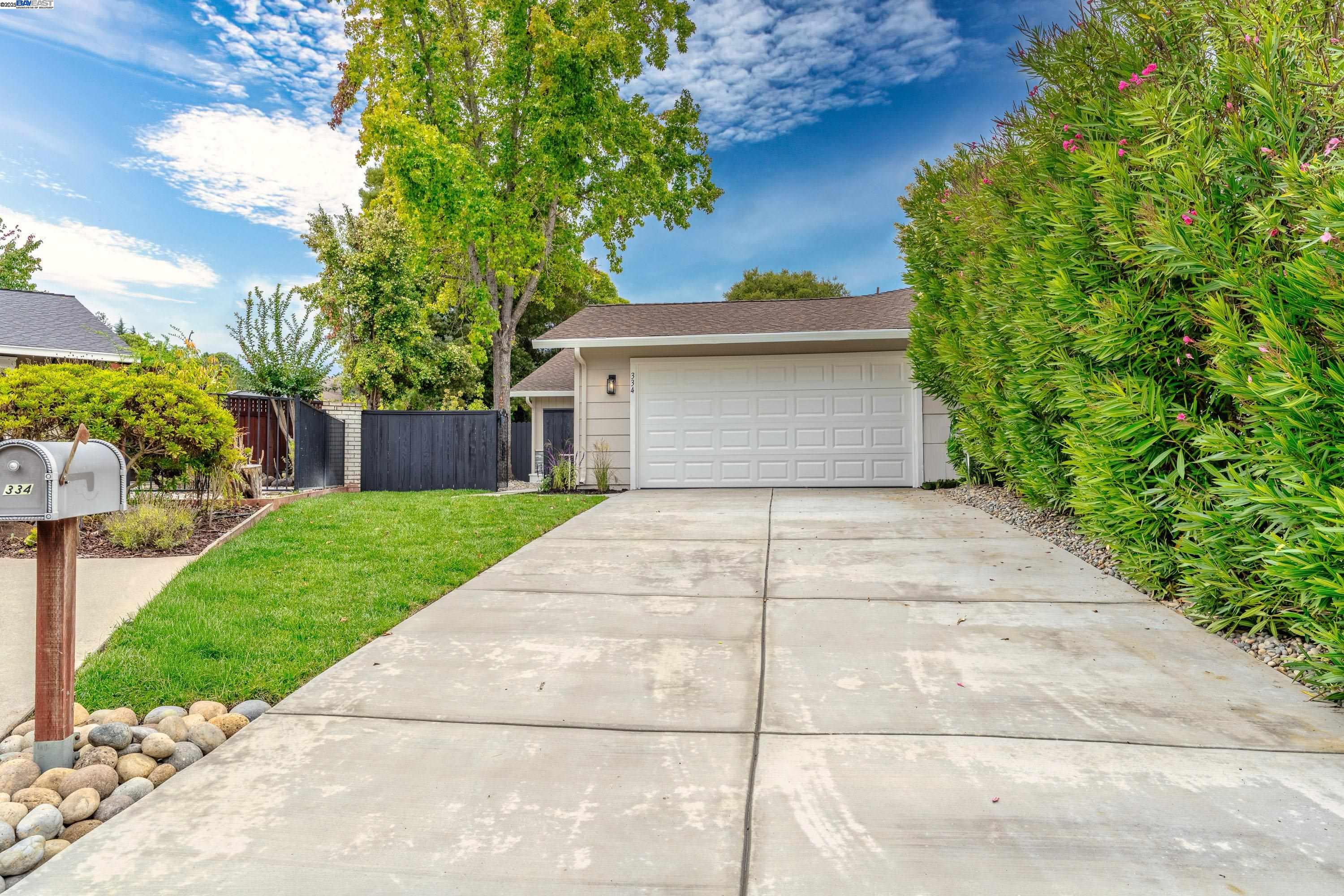 334 La Paz Ct