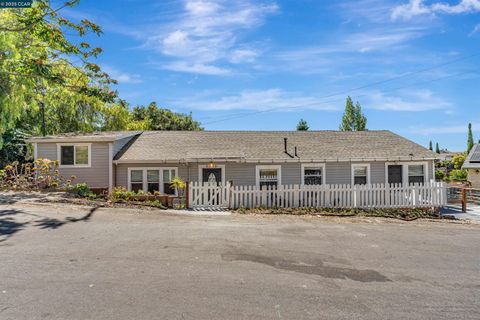 2230 Pomona Ave, Martinez, CA 94553 - #: 41104377