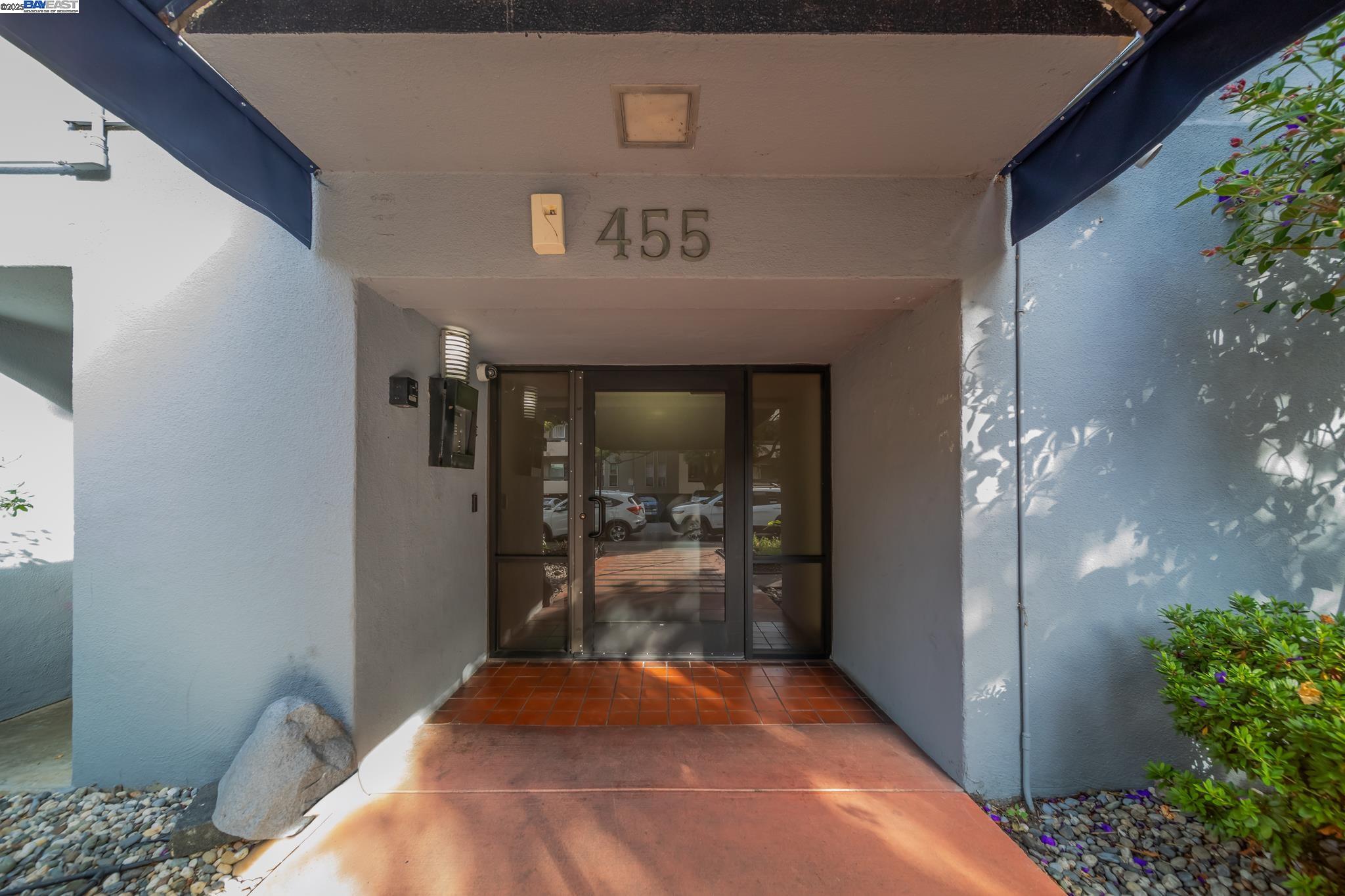 455 Crescent Street 115