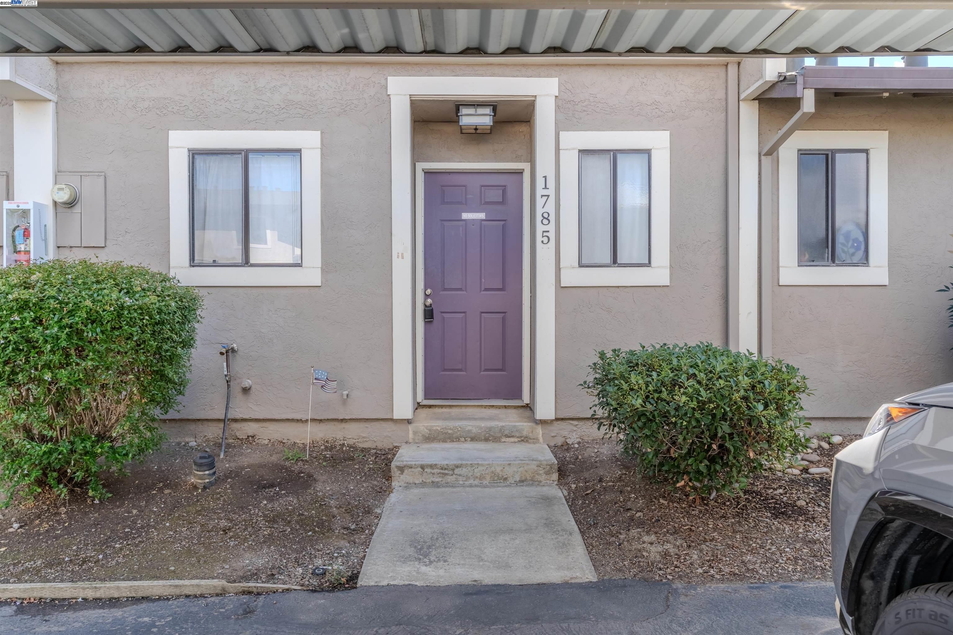 1785 Paseo Laguna Seco