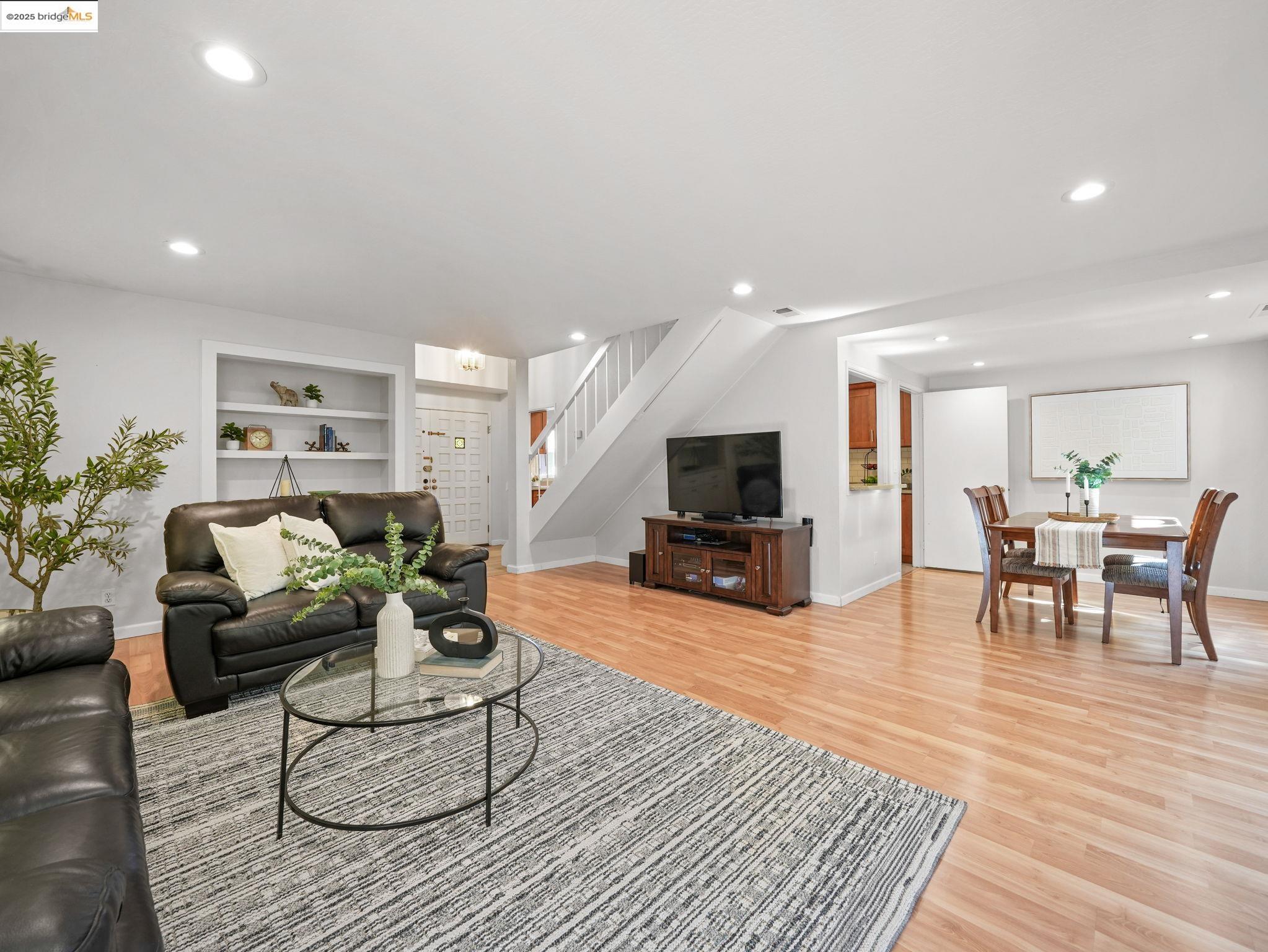 1053 Northoak