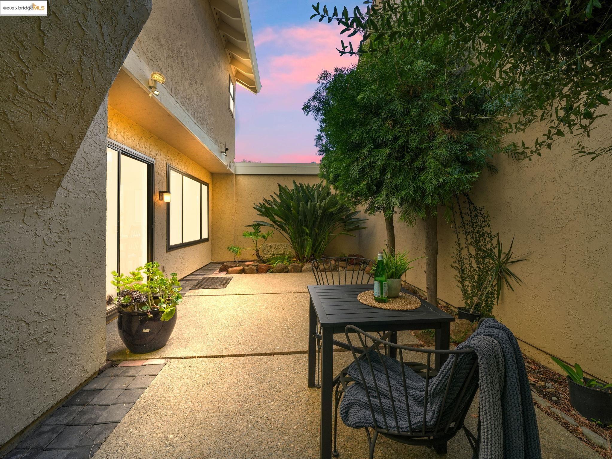 1053 Northoak