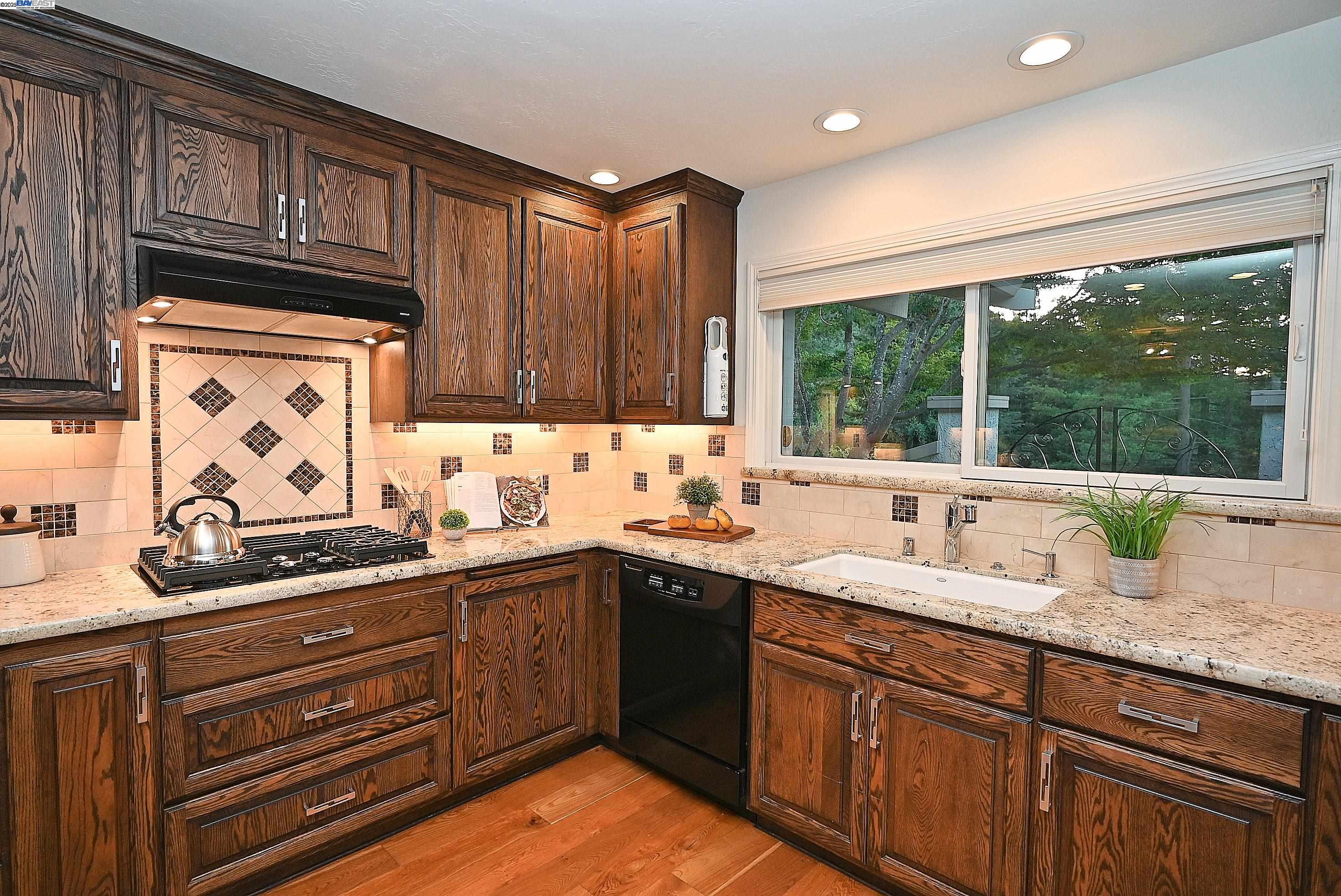 143 Valley Oaks Dr