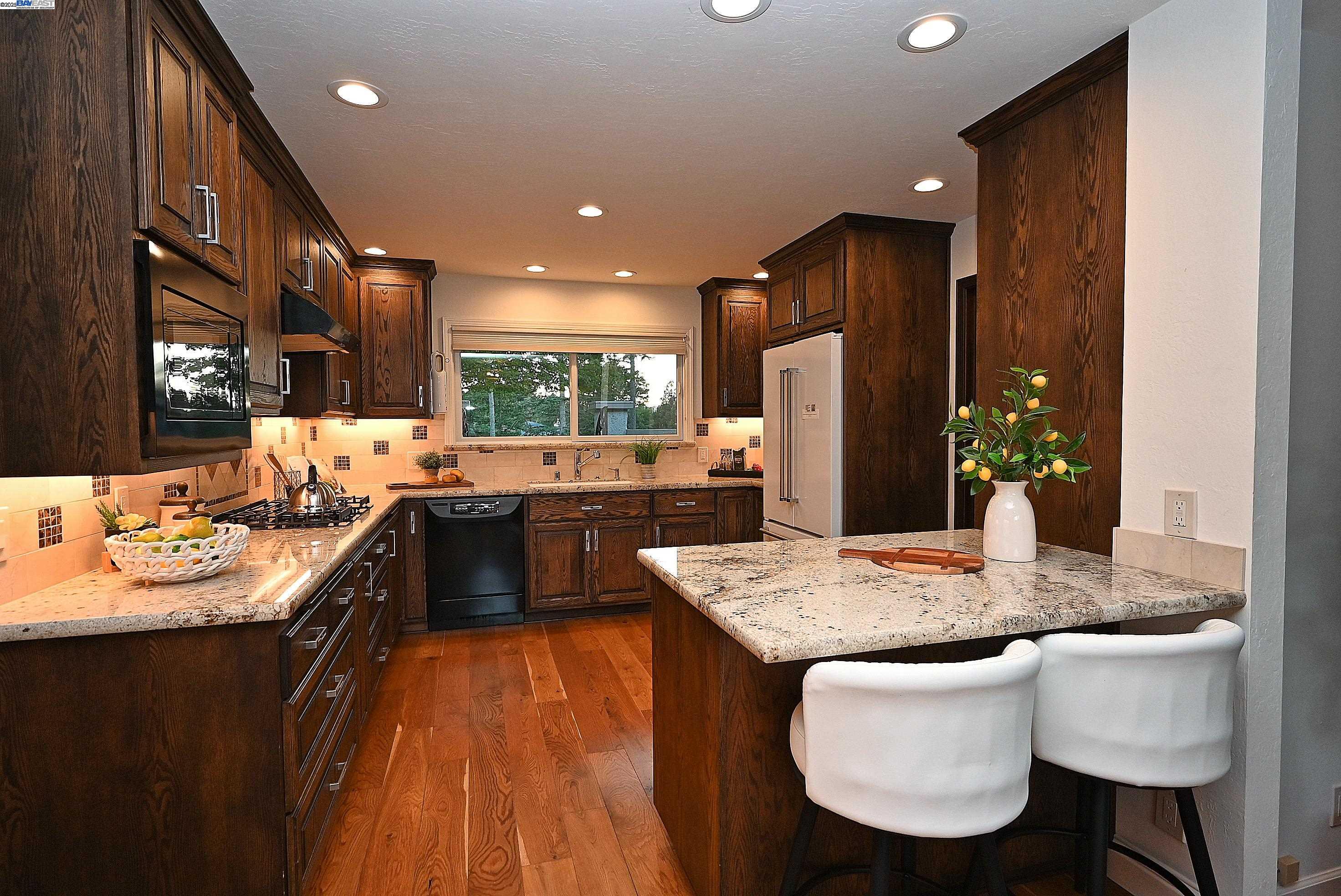 143 Valley Oaks Dr
